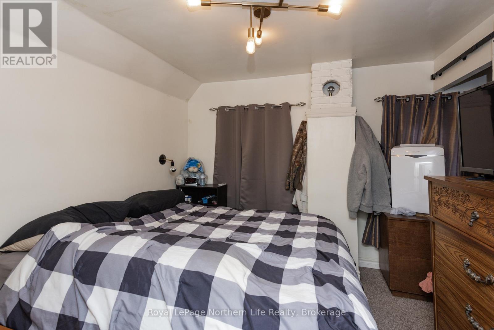 












444 SECOND AVENUE E

,
North Bay (Central),




Ontario
P1B1L8

