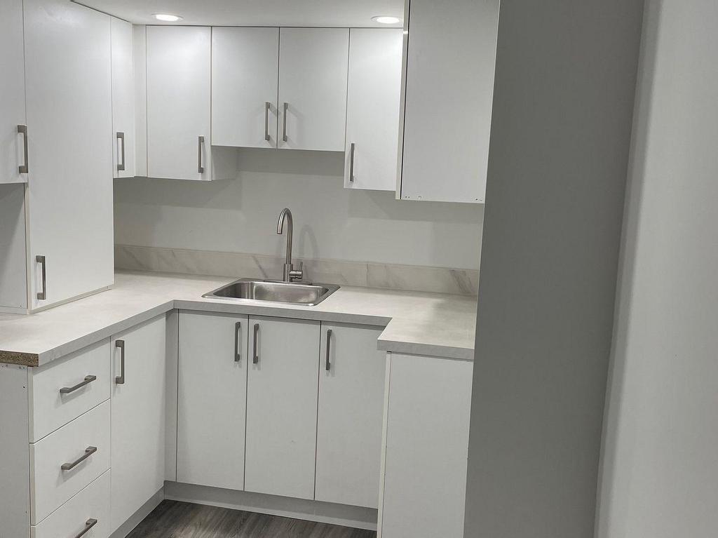 









3265


Carabella

Way, Lower,
Mississauga,




ON
L5M 6T4

