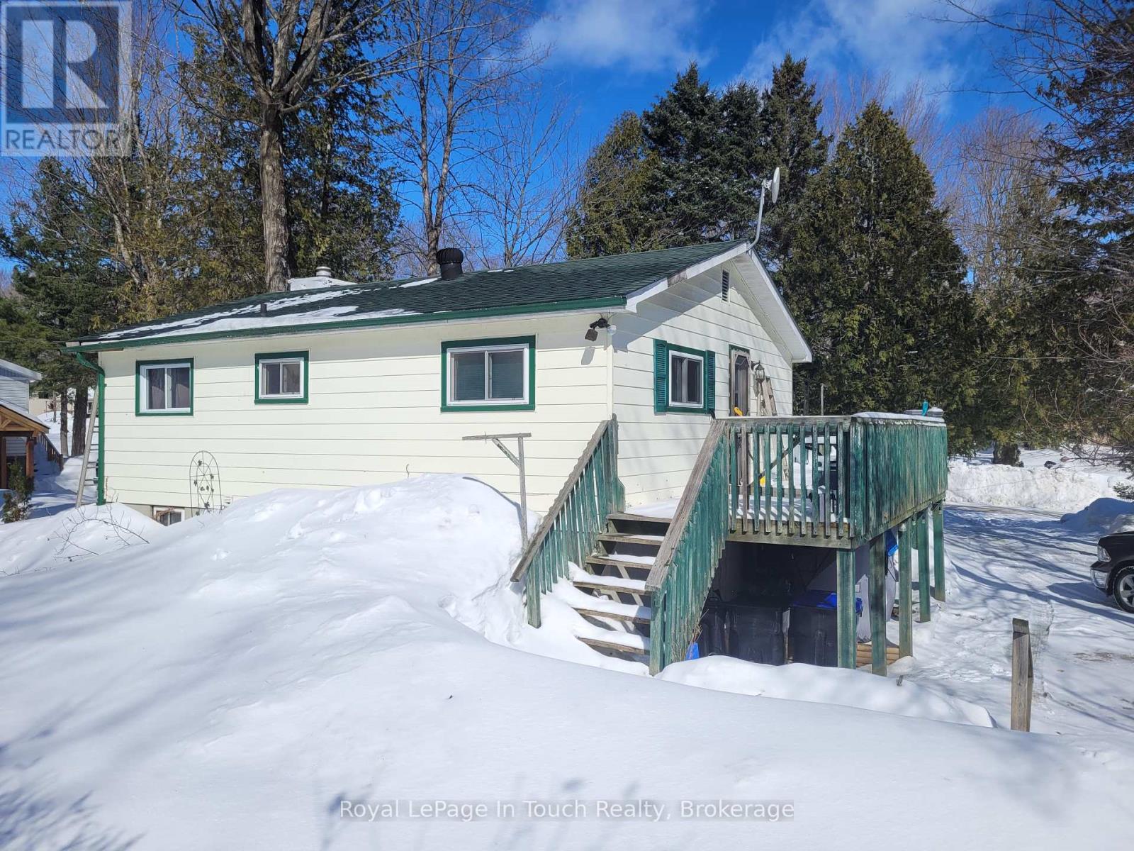 












7 DUNDEE DRIVE

,
Tiny,




Ontario
L9M0B3

