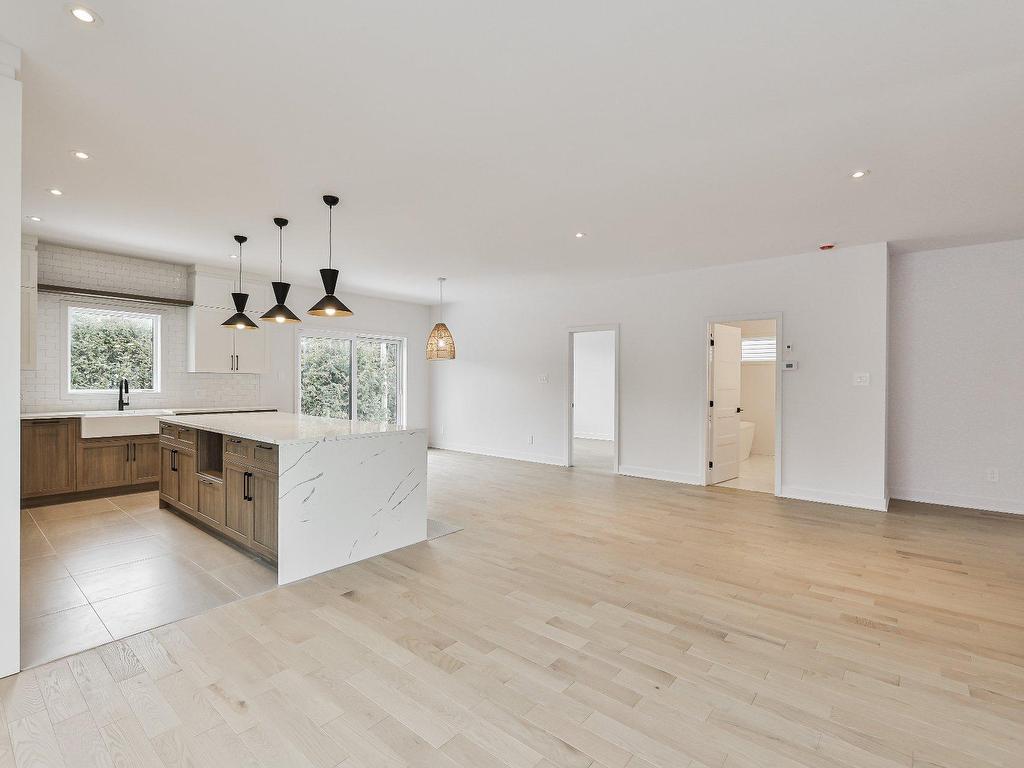 












Rue des Érables

,
L'Assomption,




QC
J5W5M1

