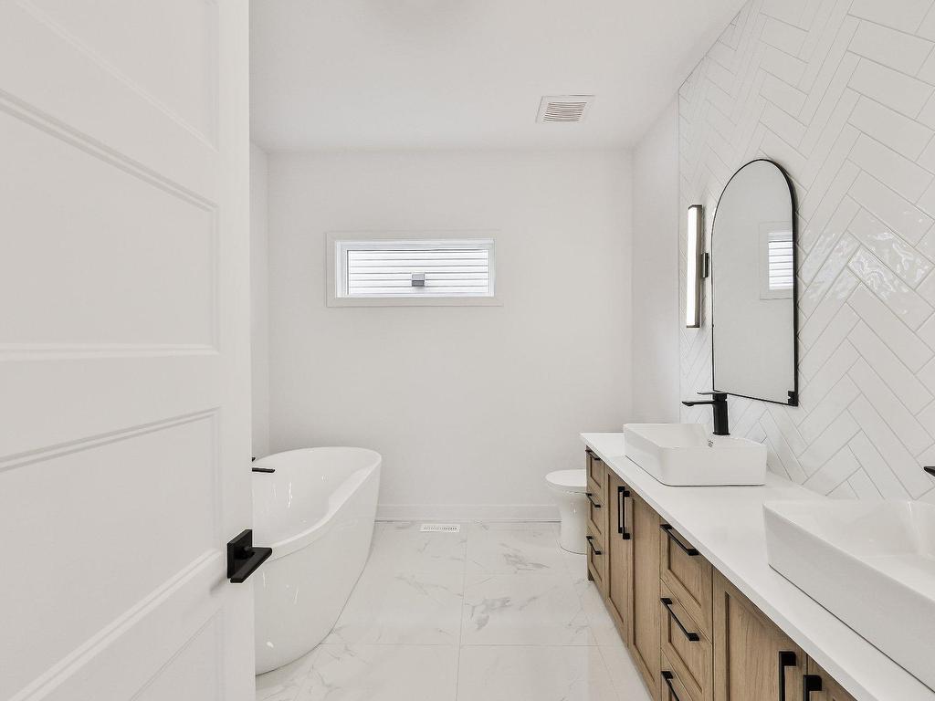 












Rue des Érables

,
L'Assomption,




QC
J5W5M1

