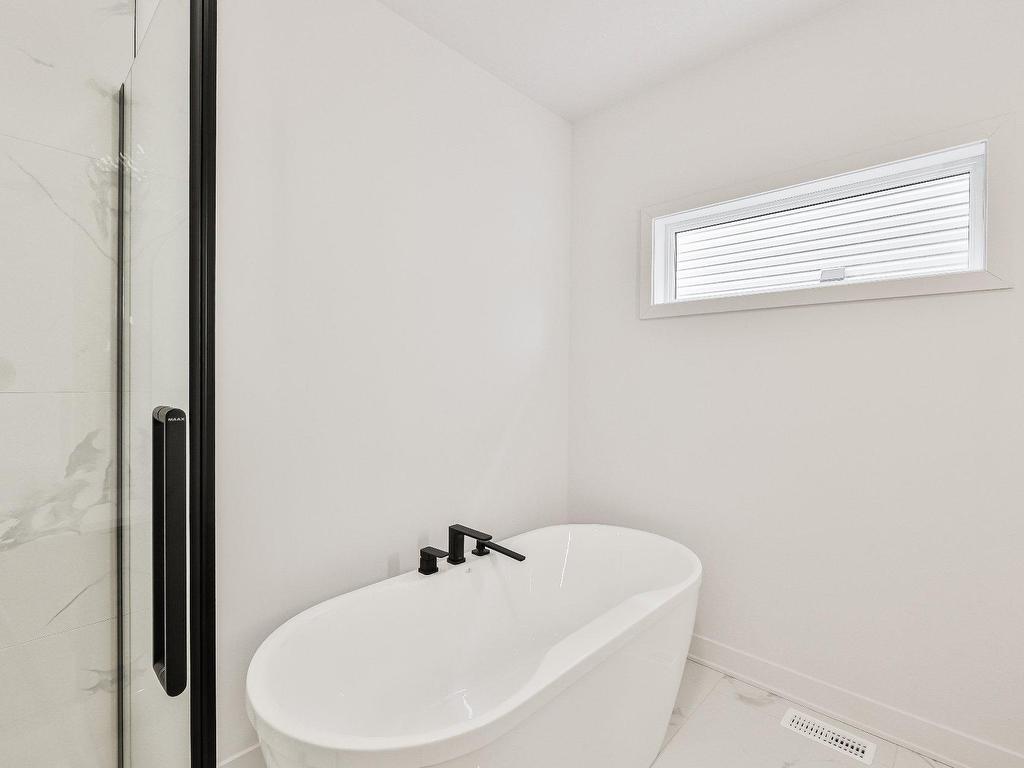 












Rue des Érables

,
L'Assomption,




QC
J5W5M1

