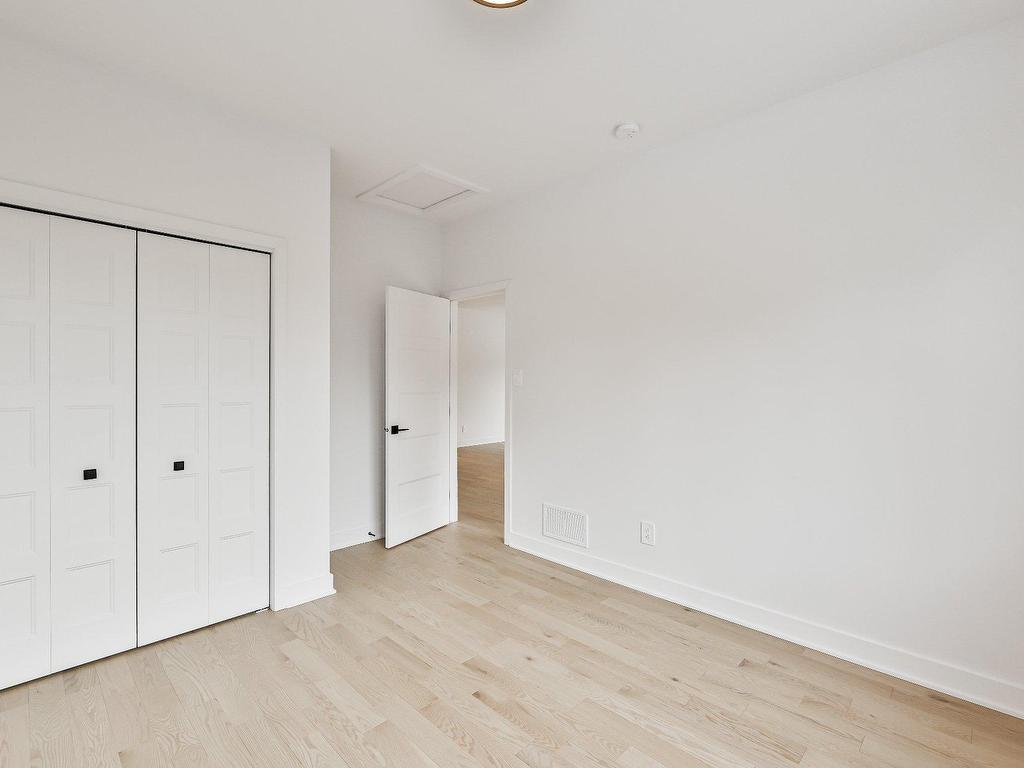 












Rue des Érables

,
L'Assomption,




QC
J5W5M1

