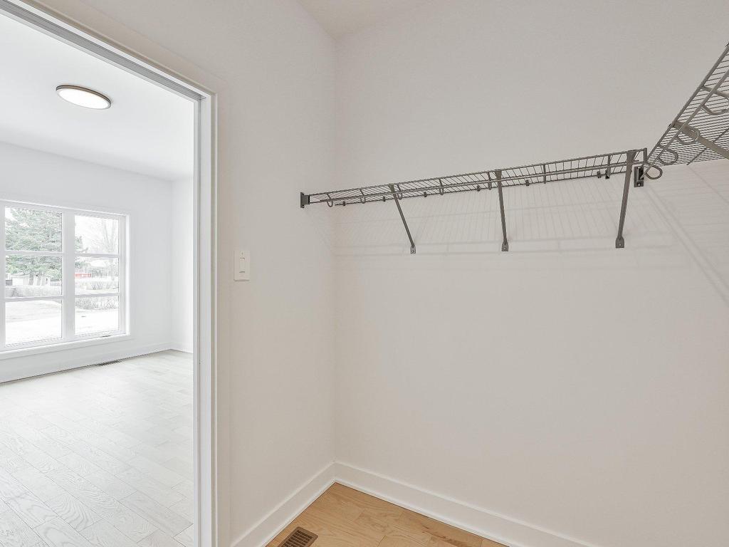 












Rue des Érables

,
L'Assomption,




QC
J5W5M1

