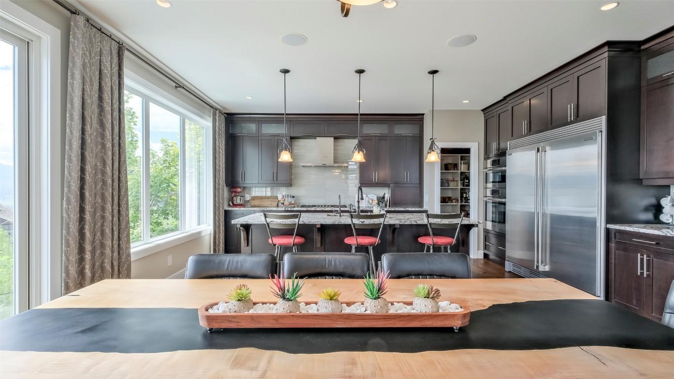 









593


Harrogate

Lane,
Kelowna,




BC
V1V 3A5

