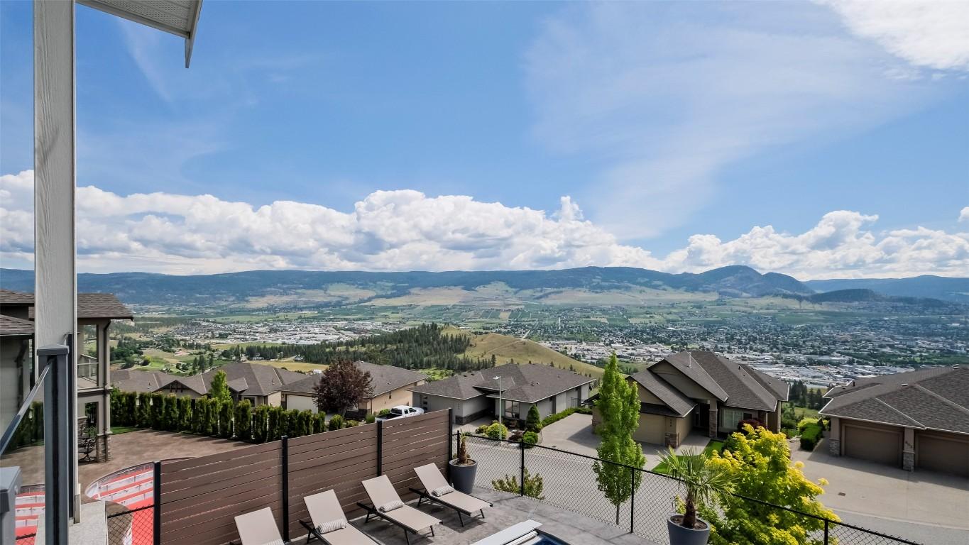 









593


Harrogate

Lane,
Kelowna,




BC
V1V 3A5

