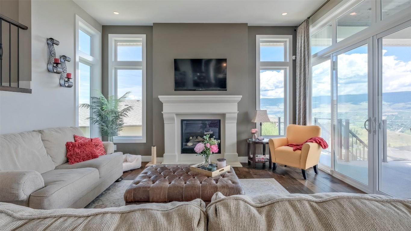 









593


Harrogate

Lane,
Kelowna,




BC
V1V 3A5

