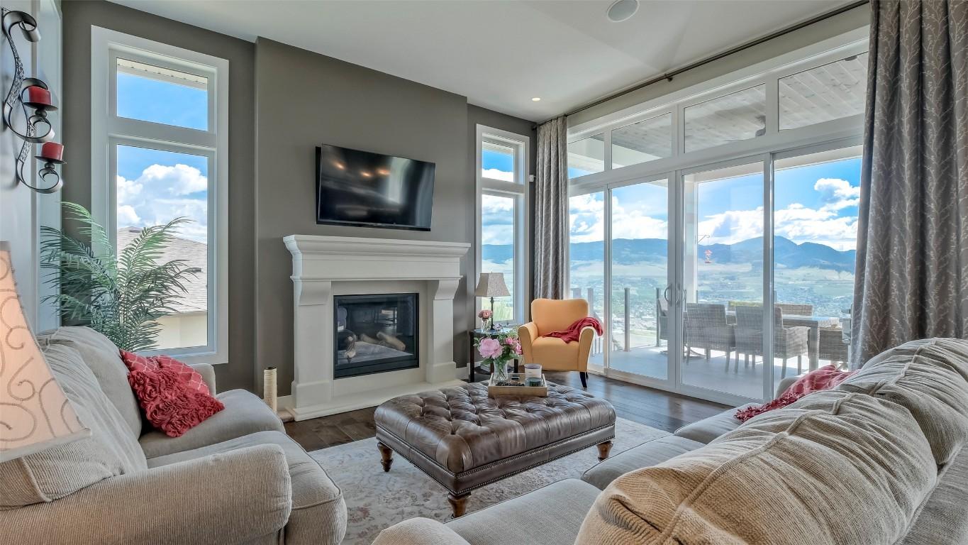 









593


Harrogate

Lane,
Kelowna,




BC
V1V 3A5

