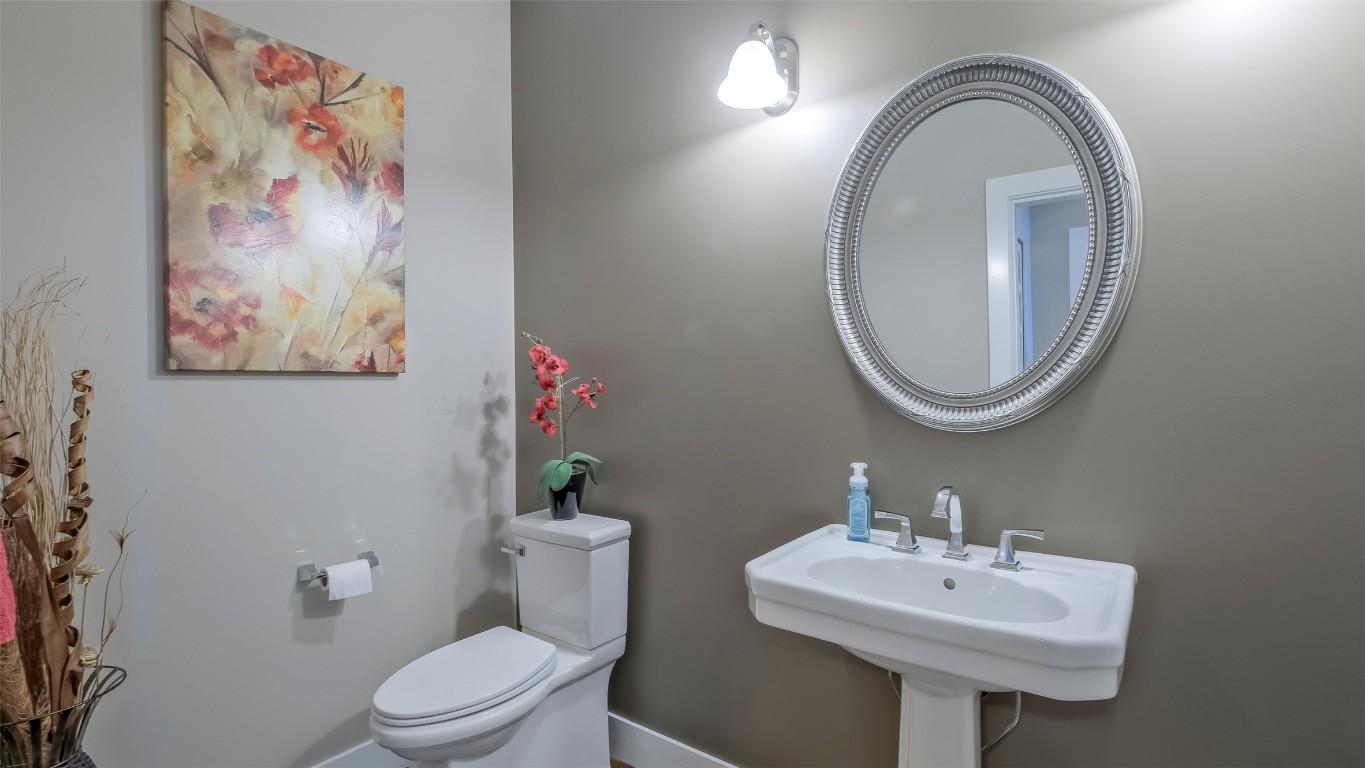 









593


Harrogate

Lane,
Kelowna,




BC
V1V 3A5

