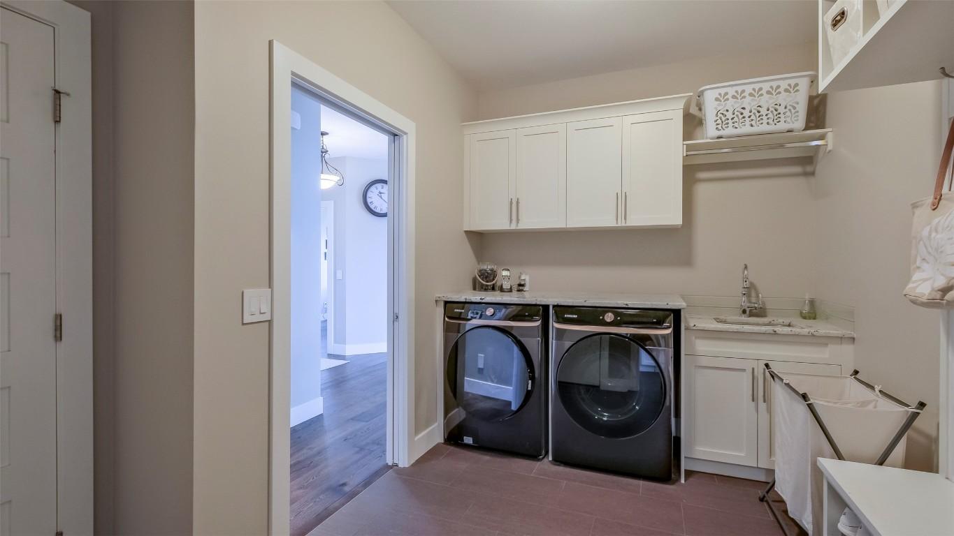 









593


Harrogate

Lane,
Kelowna,




BC
V1V 3A5

