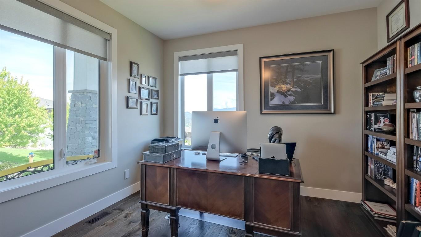 









593


Harrogate

Lane,
Kelowna,




BC
V1V 3A5

