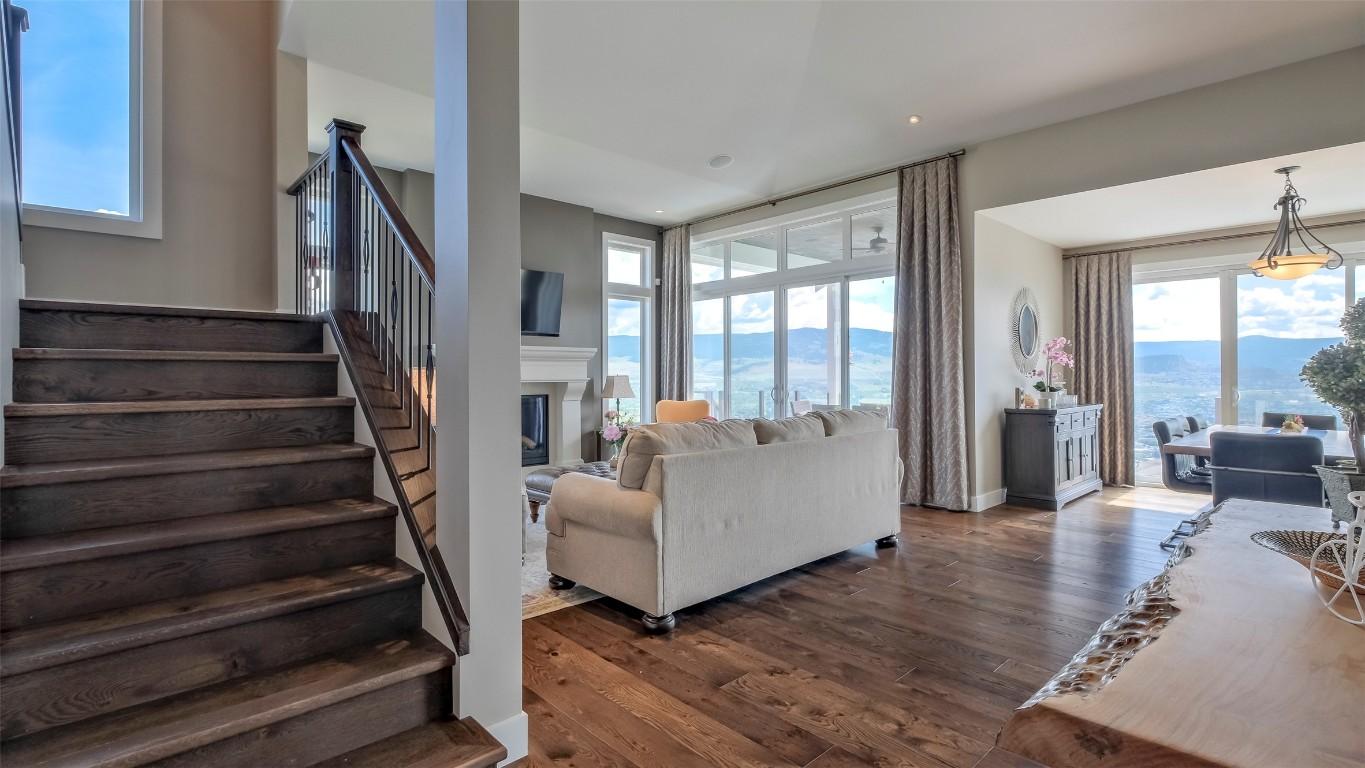 









593


Harrogate

Lane,
Kelowna,




BC
V1V 3A5

