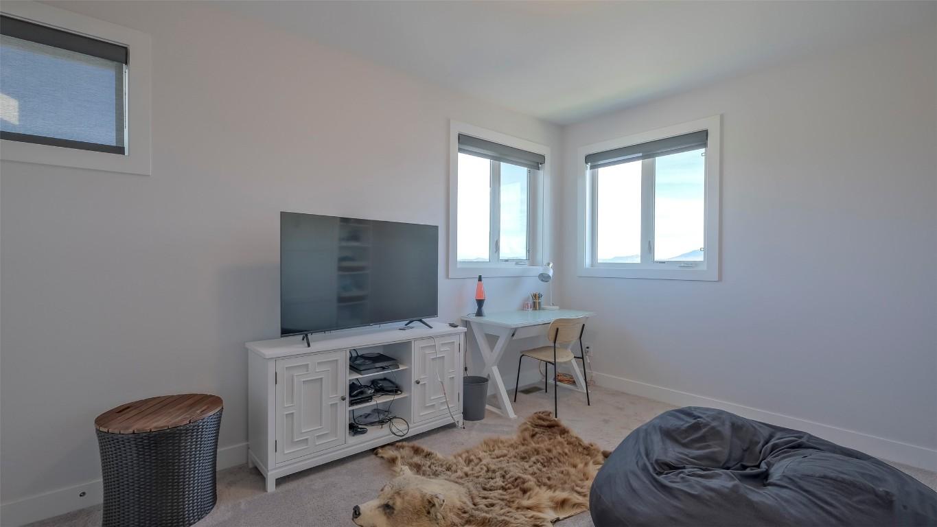 









593


Harrogate

Lane,
Kelowna,




BC
V1V 3A5

