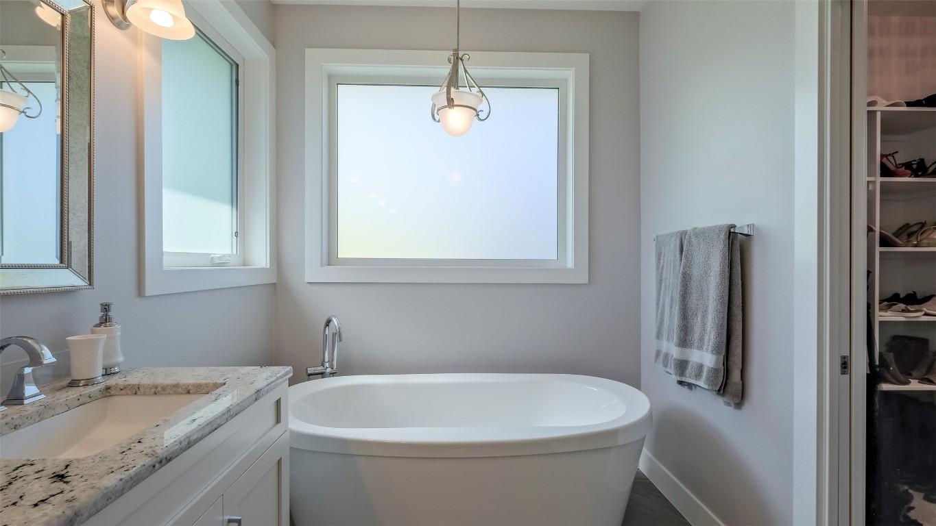 









593


Harrogate

Lane,
Kelowna,




BC
V1V 3A5


