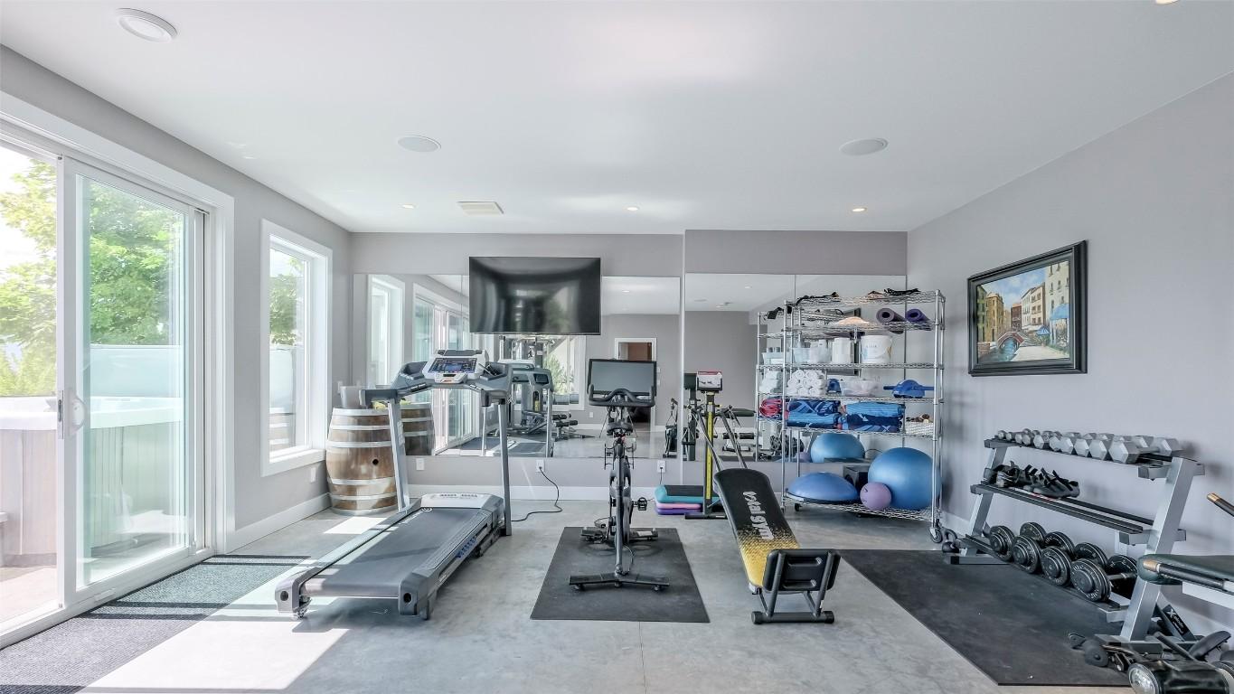 









593


Harrogate

Lane,
Kelowna,




BC
V1V 3A5

