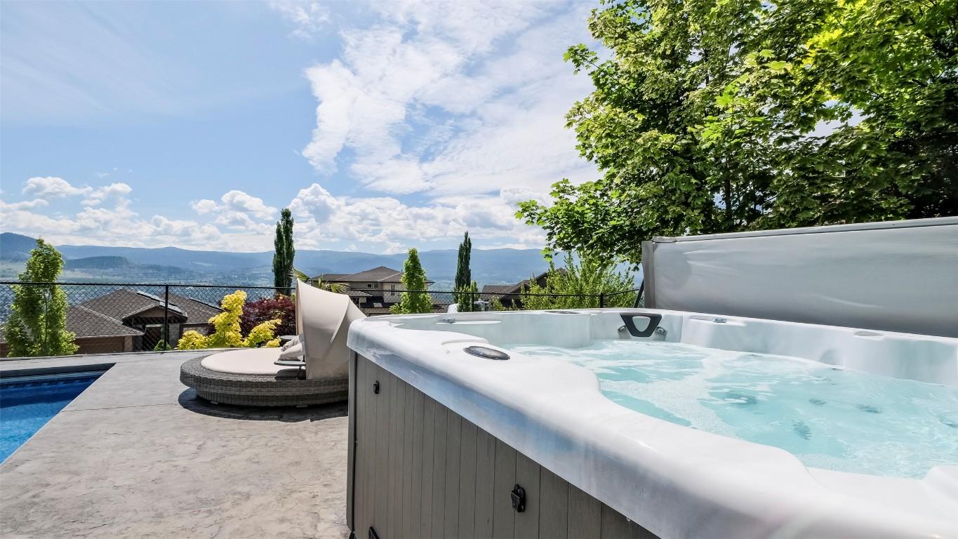 









593


Harrogate

Lane,
Kelowna,




BC
V1V 3A5

