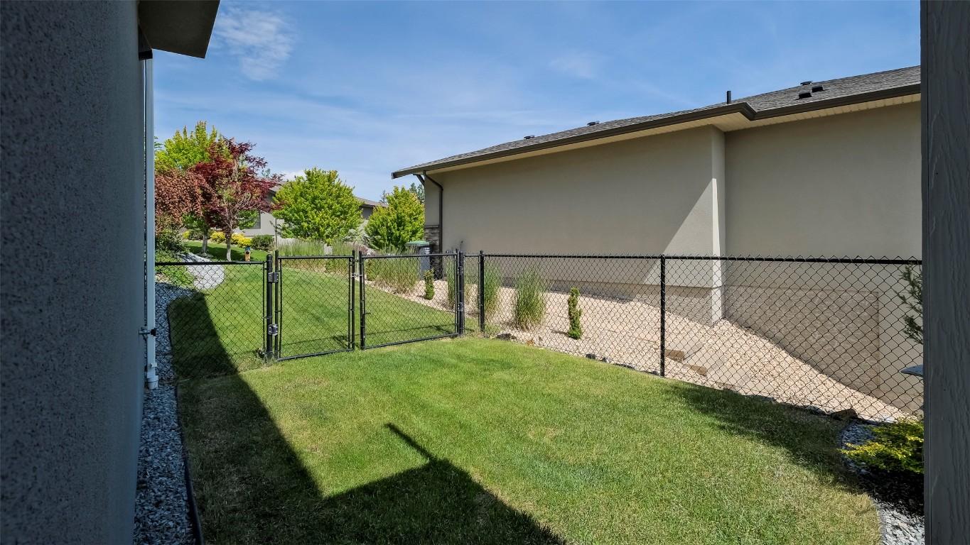 









593


Harrogate

Lane,
Kelowna,




BC
V1V 3A5


