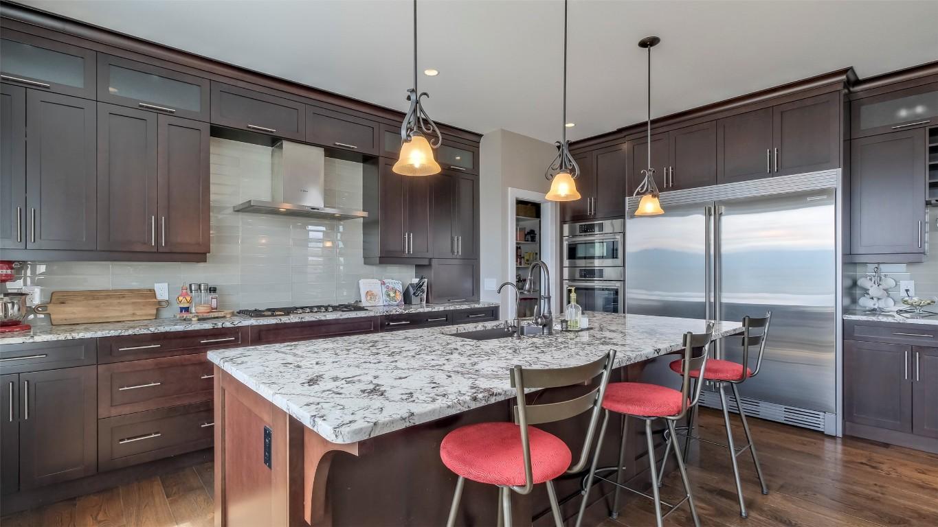 









593


Harrogate

Lane,
Kelowna,




BC
V1V 3A5

