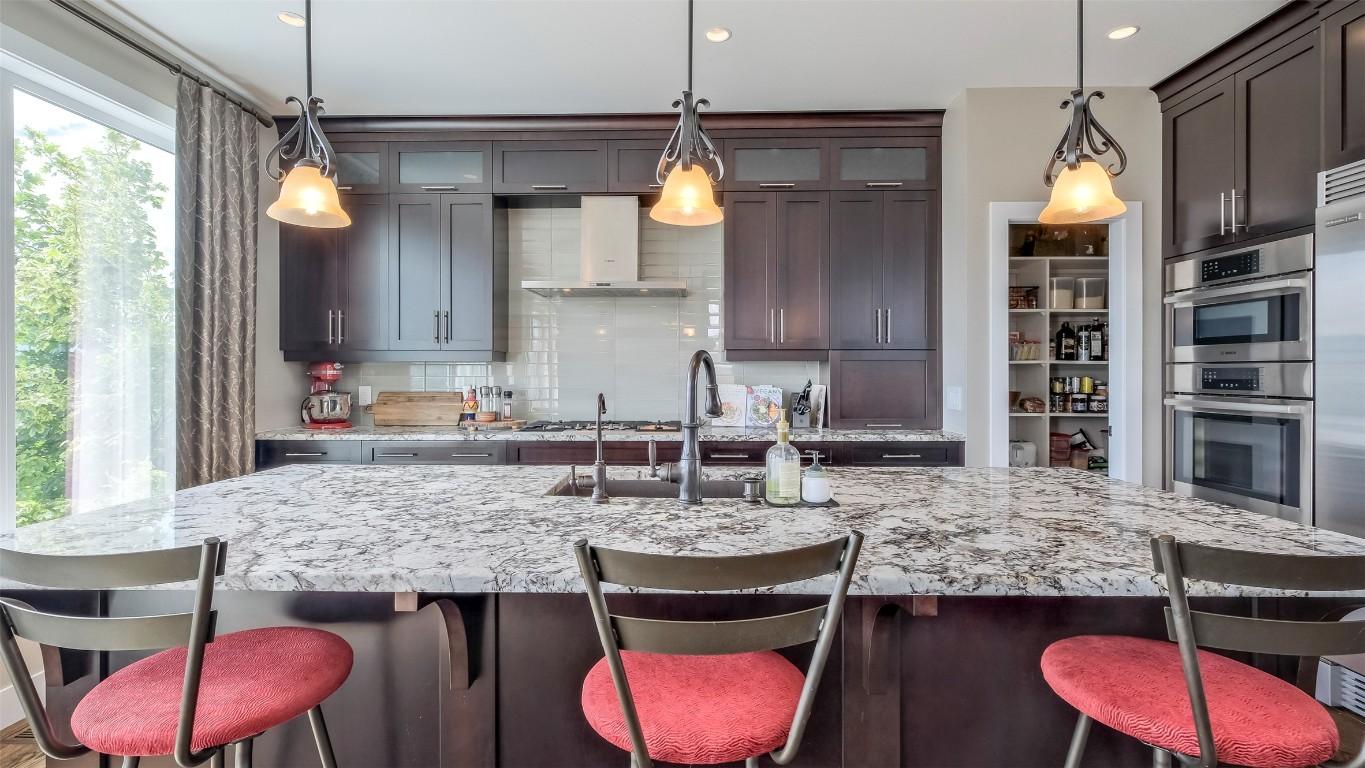 









593


Harrogate

Lane,
Kelowna,




BC
V1V 3A5

