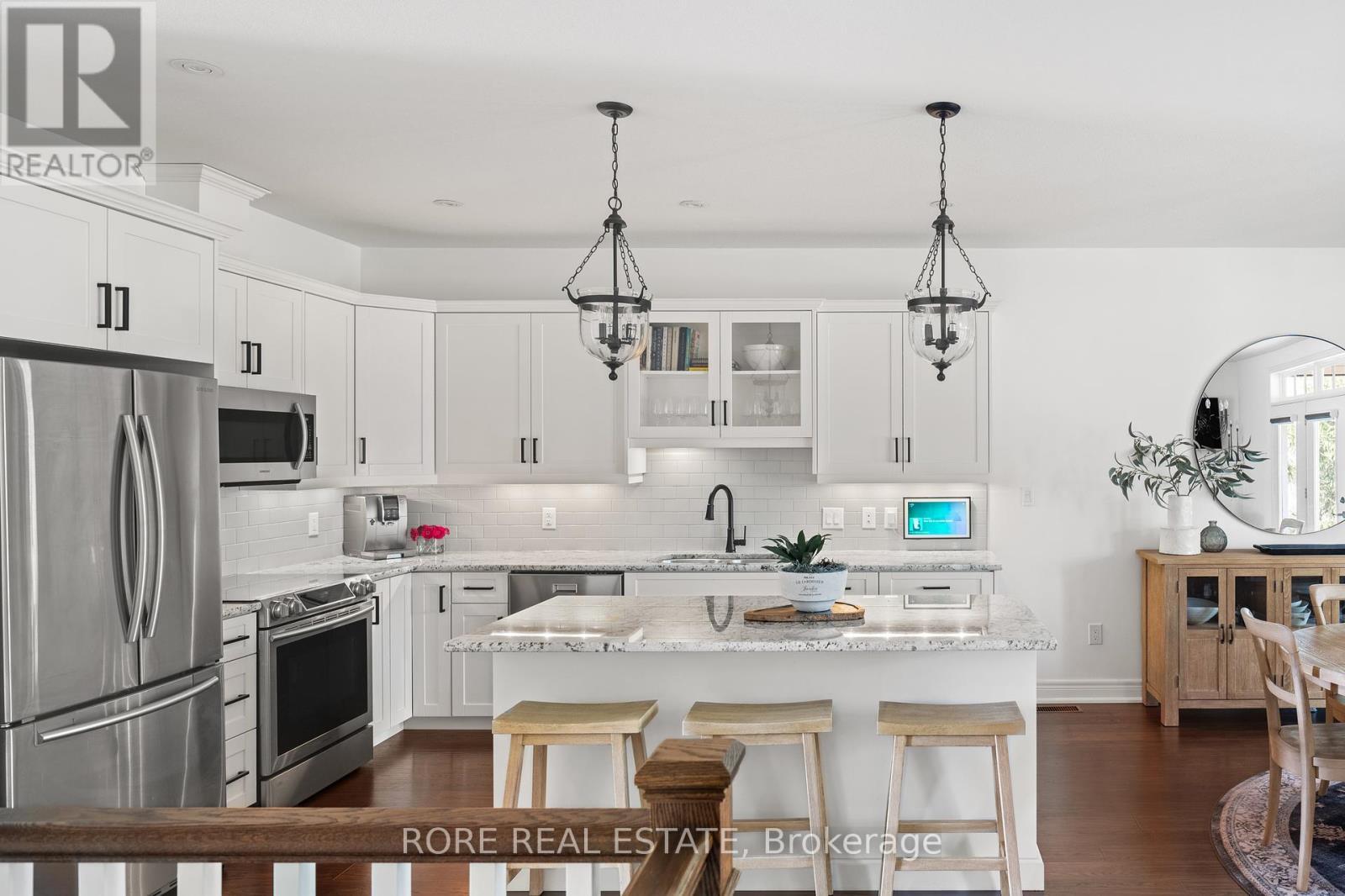 56 Sunrise Court, Fort Erie (Ridgeway), ON - Indoor Photo Showing Kitchen With Upgraded Kitchen