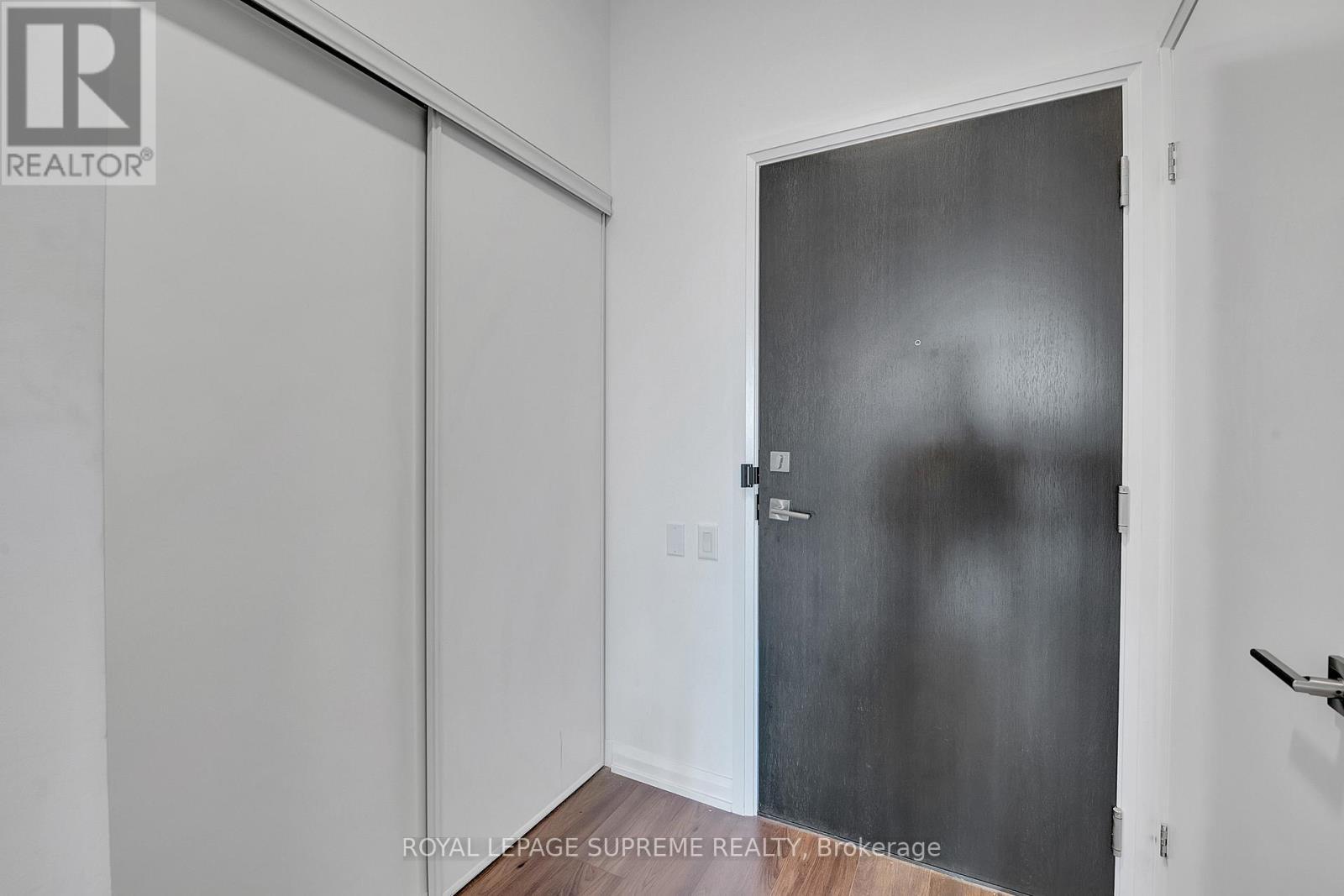












215 - 4208 DUNDAS STREET W

,
Toronto,




Ontario
M8X0B1

