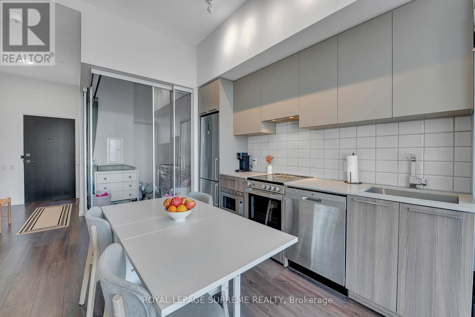 












215 - 4208 DUNDAS STREET W

,
Toronto,




Ontario
M8X0B1


