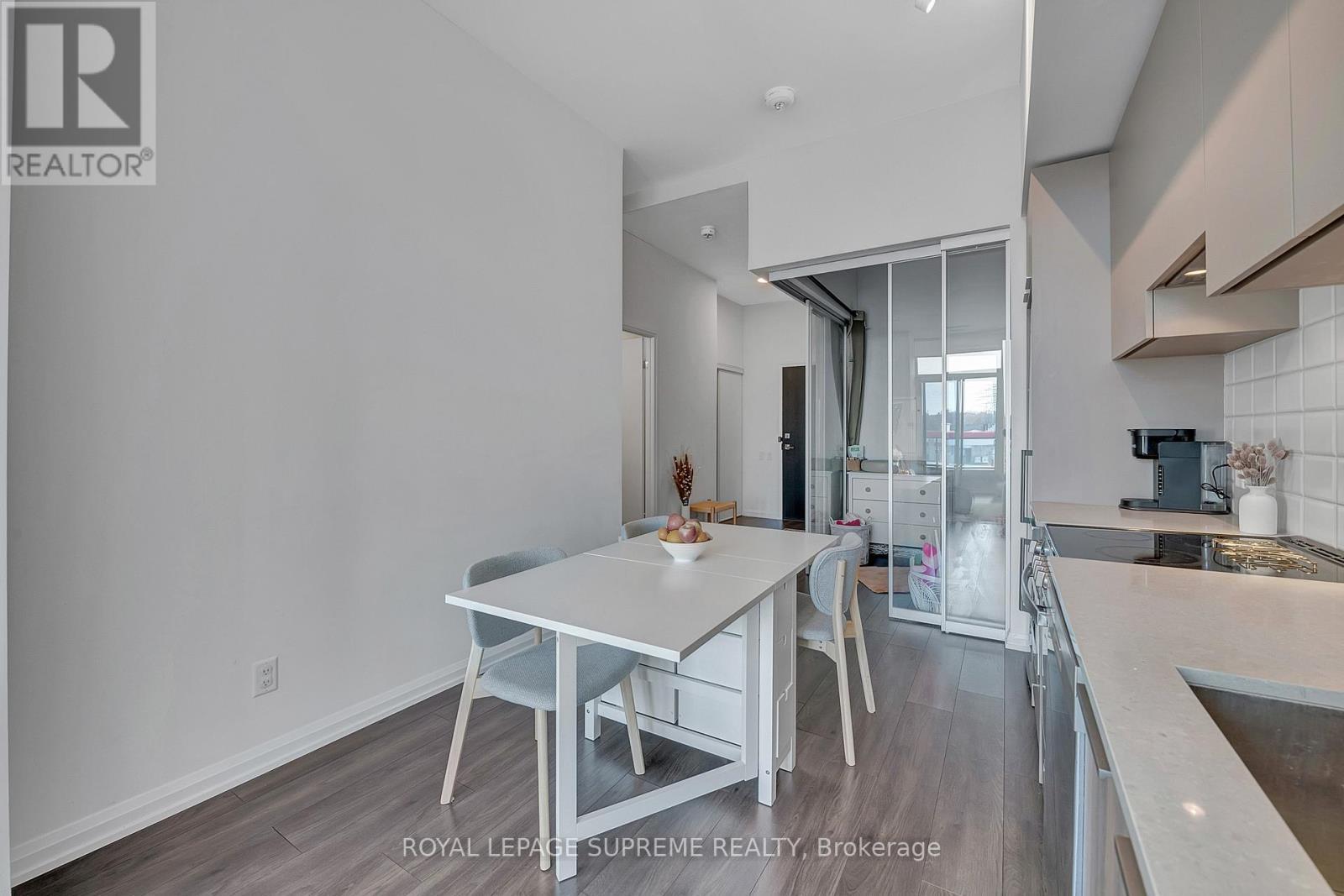 












215 - 4208 DUNDAS STREET W

,
Toronto,




Ontario
M8X0B1

