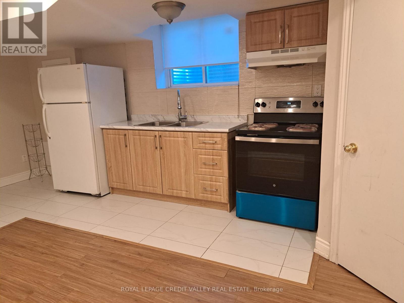 












72 STARHILL CRESCENT

,
Brampton,




Ontario
L6R2W1

