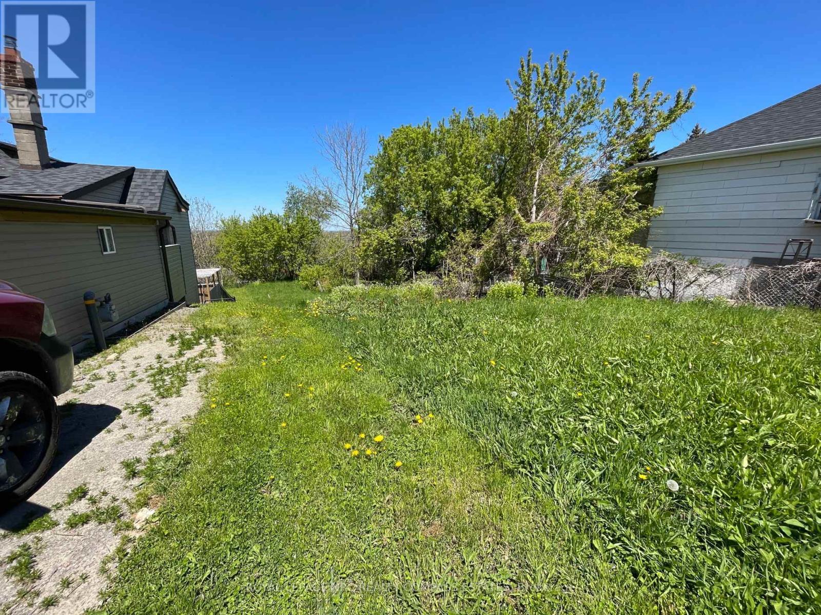 












1 BALL AVENUE

,
St. Catharines (Burleigh Hill),







Ontario
L2T1B4

