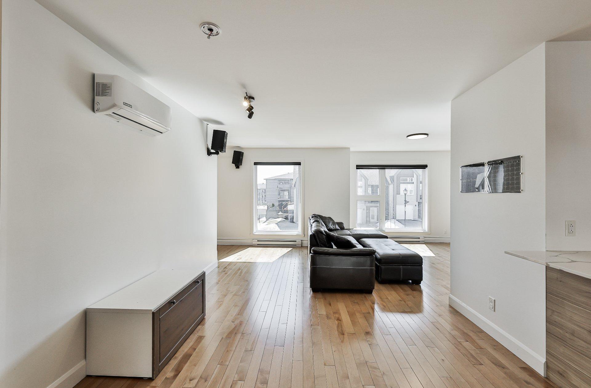 









372


Rue du Tonnelier

,
Saint-Jérôme,




QC
J7Y0R4


