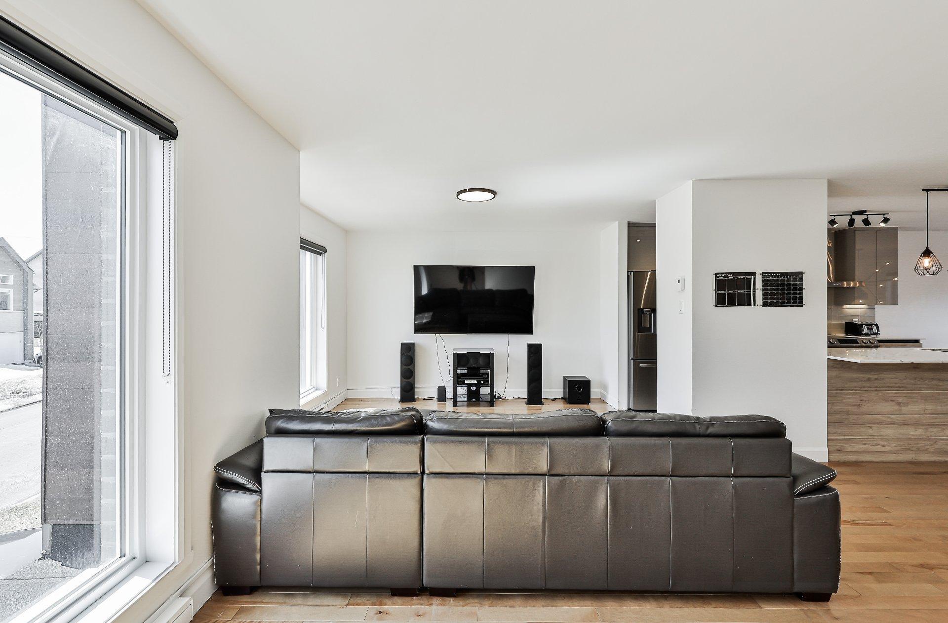 









372


Rue du Tonnelier

,
Saint-Jérôme,




QC
J7Y0R4

