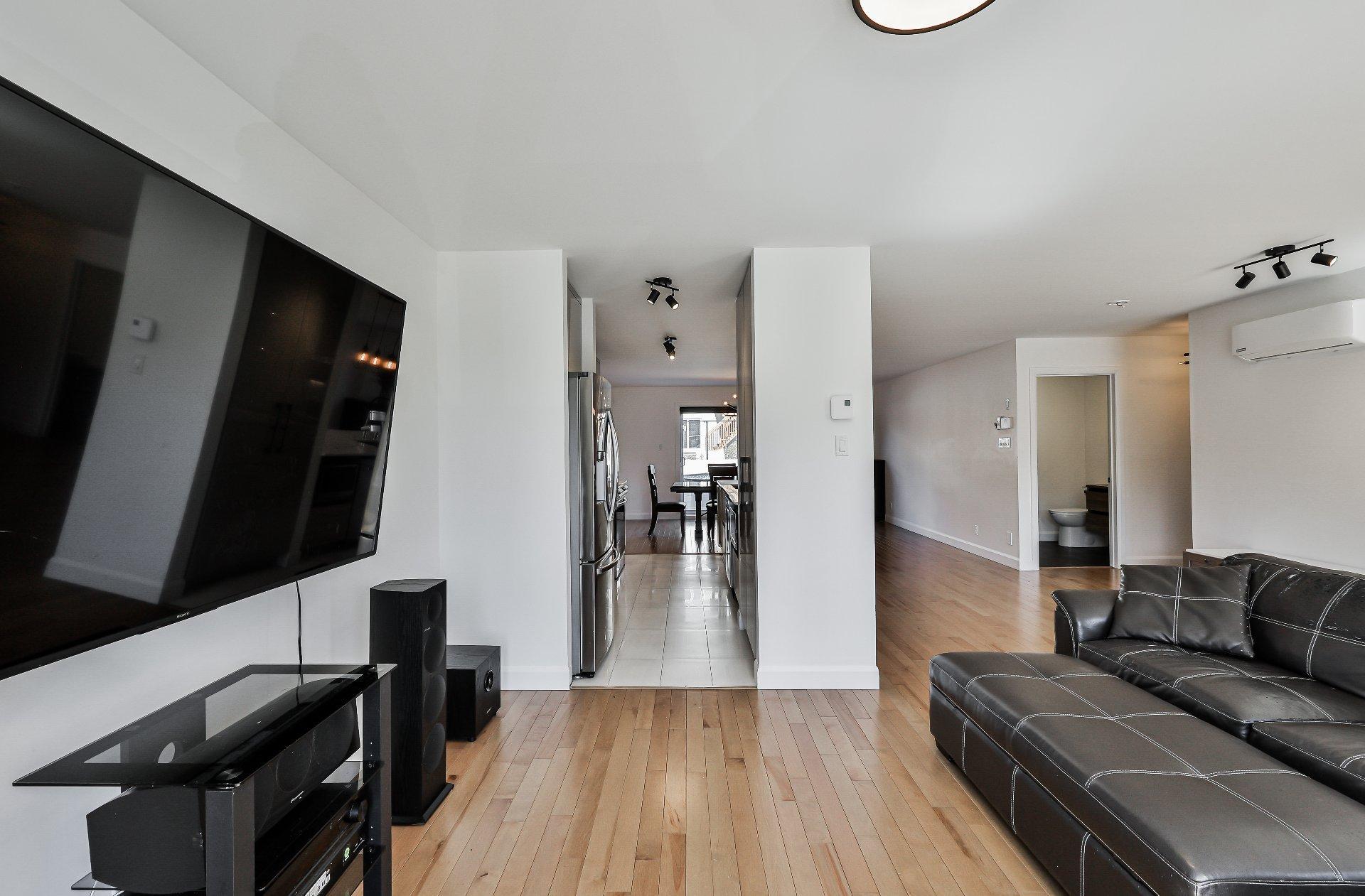 









372


Rue du Tonnelier

,
Saint-Jérôme,




QC
J7Y0R4

