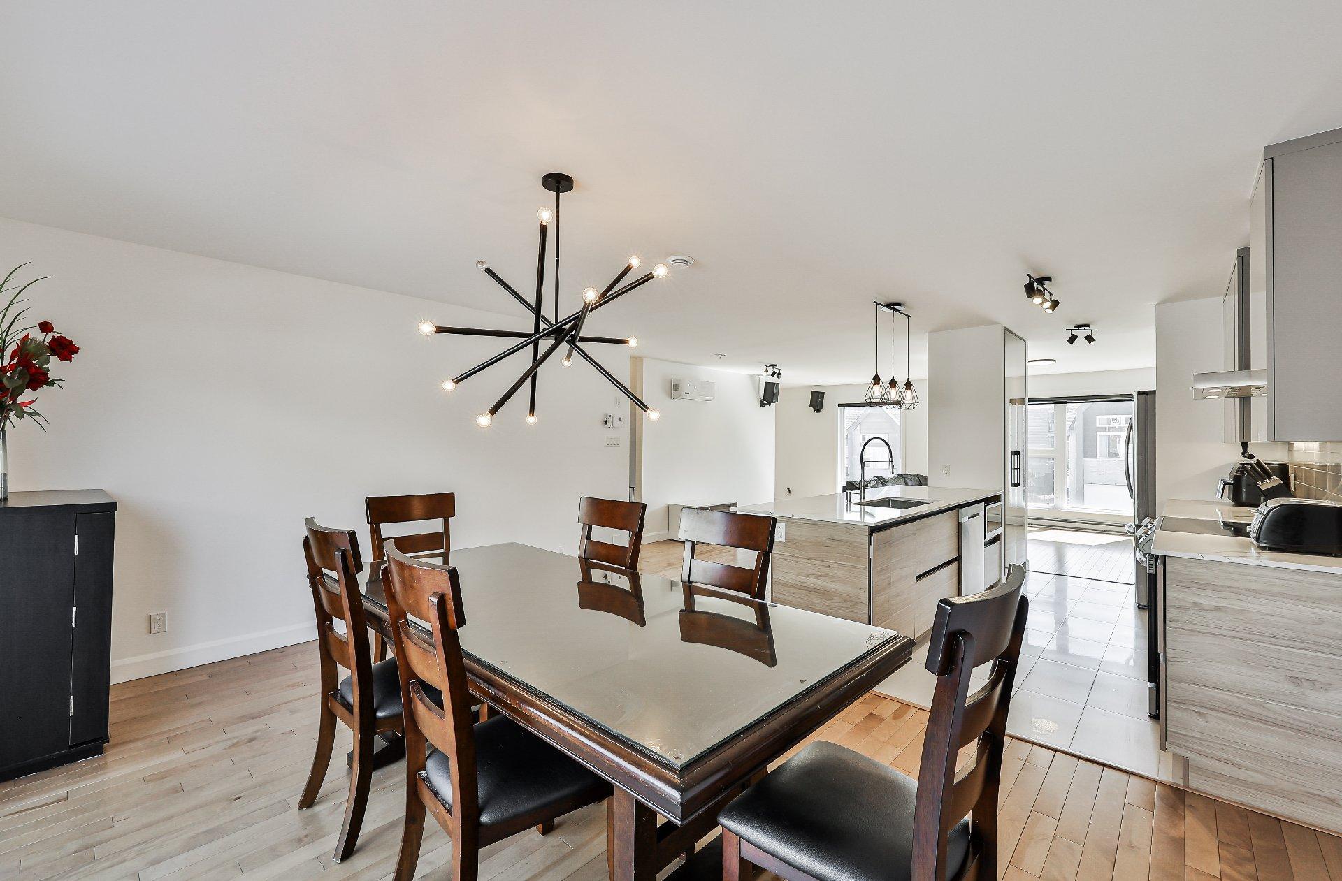 









372


Rue du Tonnelier

,
Saint-Jérôme,




QC
J7Y0R4


