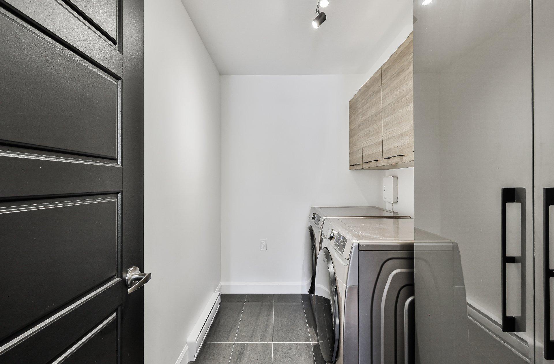 









372


Rue du Tonnelier

,
Saint-Jérôme,




QC
J7Y0R4

