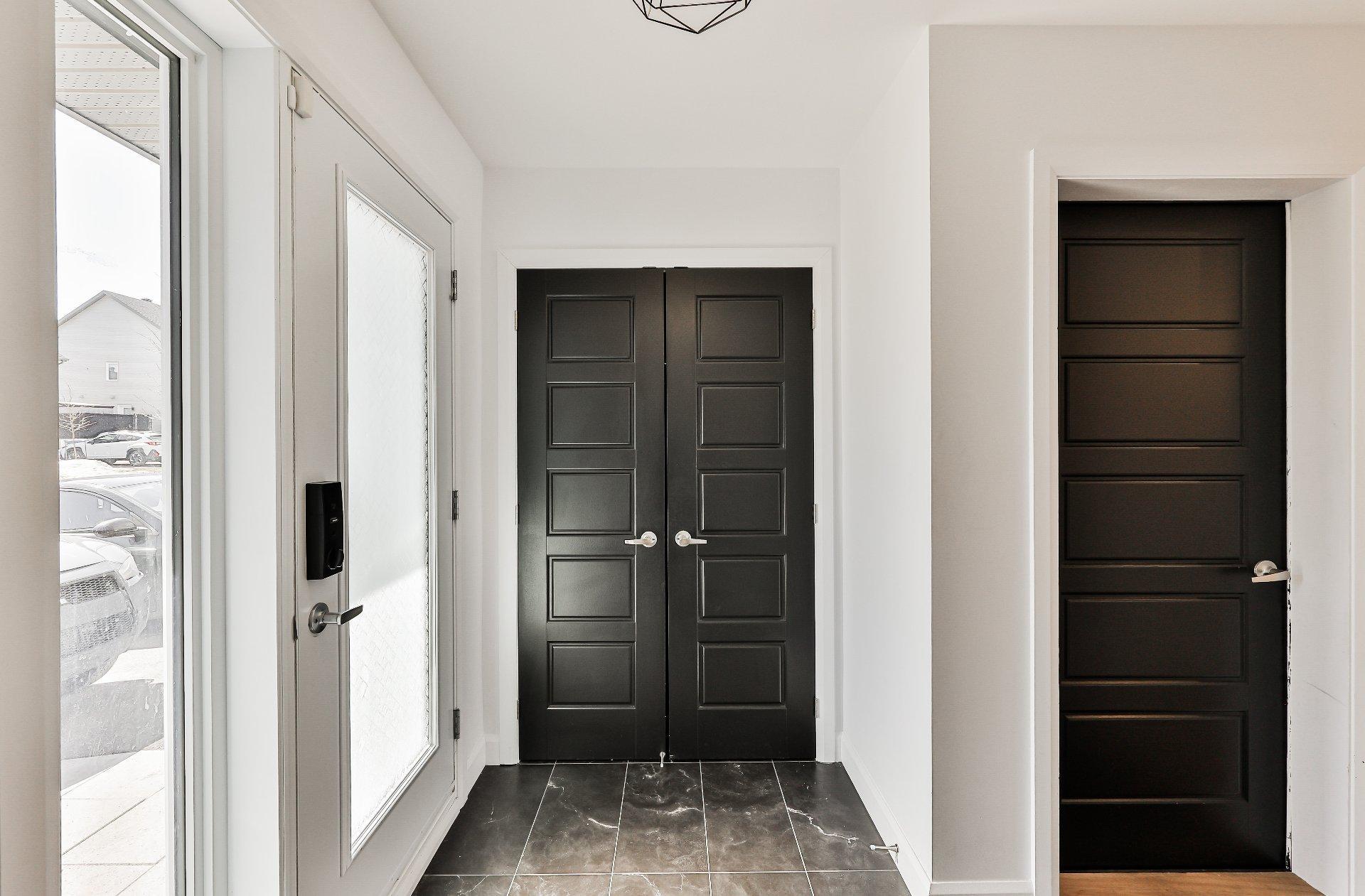 









372


Rue du Tonnelier

,
Saint-Jérôme,




QC
J7Y0R4

