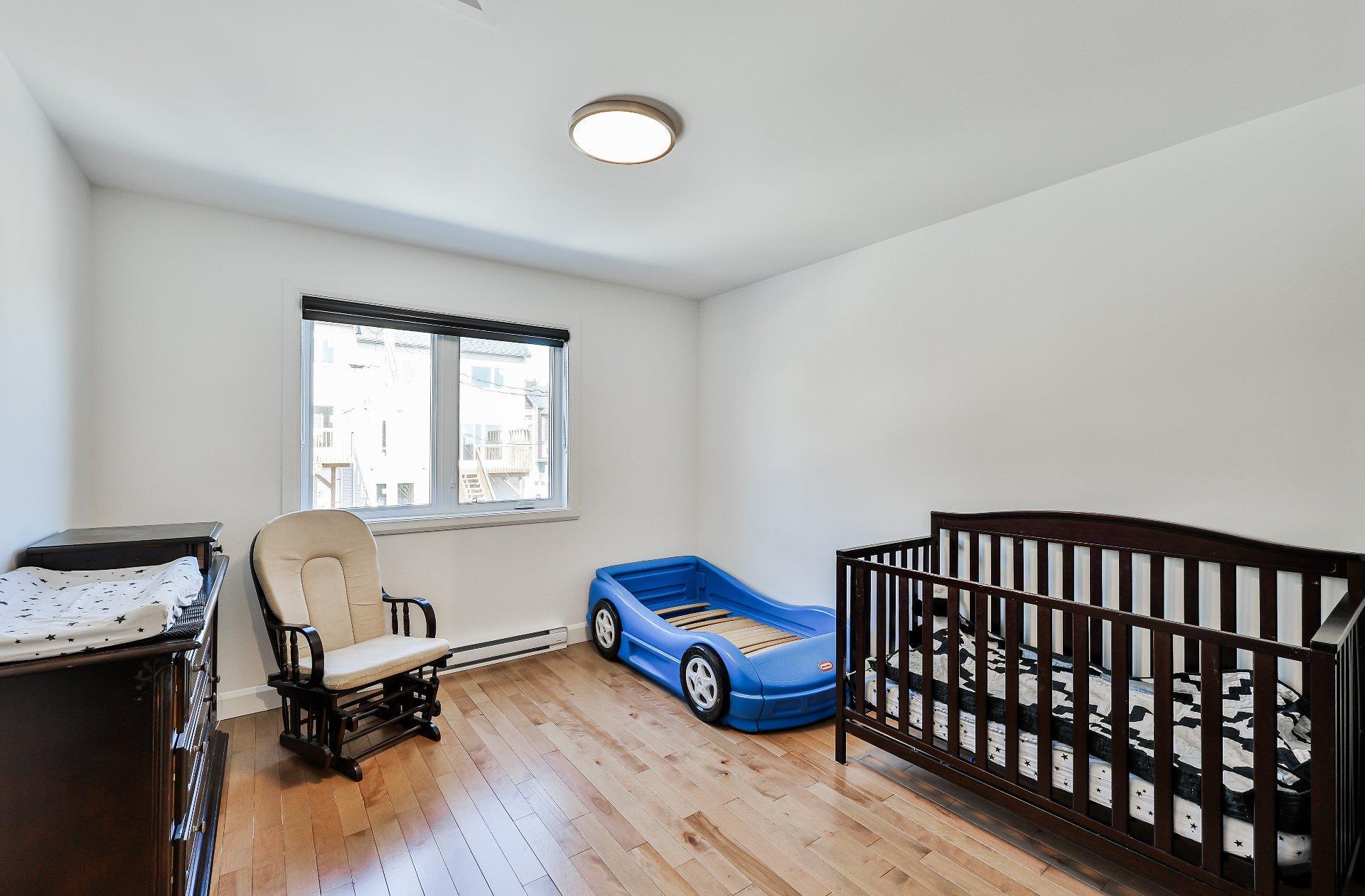









372


Rue du Tonnelier

,
Saint-Jérôme,




QC
J7Y0R4

