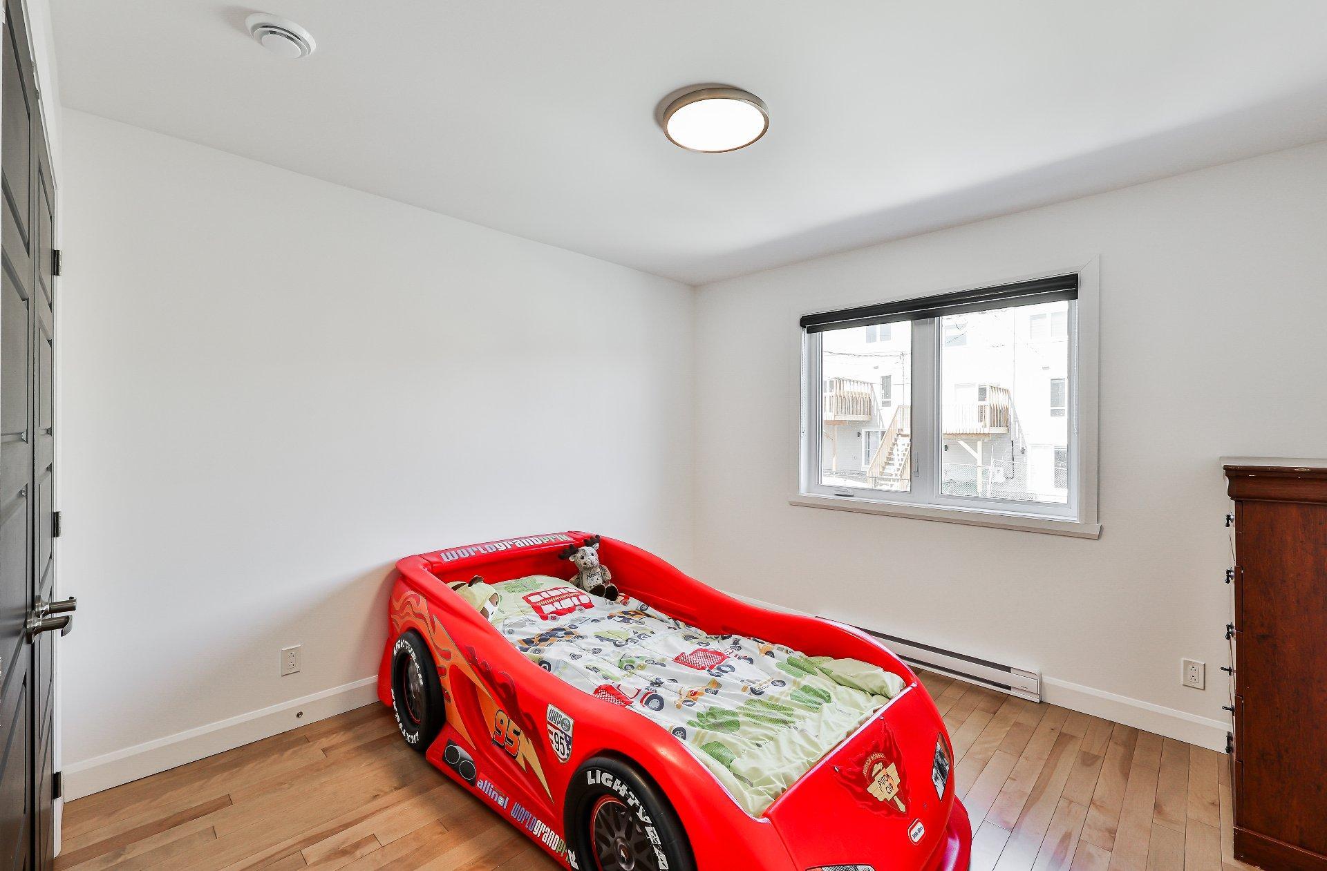 









372


Rue du Tonnelier

,
Saint-Jérôme,




QC
J7Y0R4

