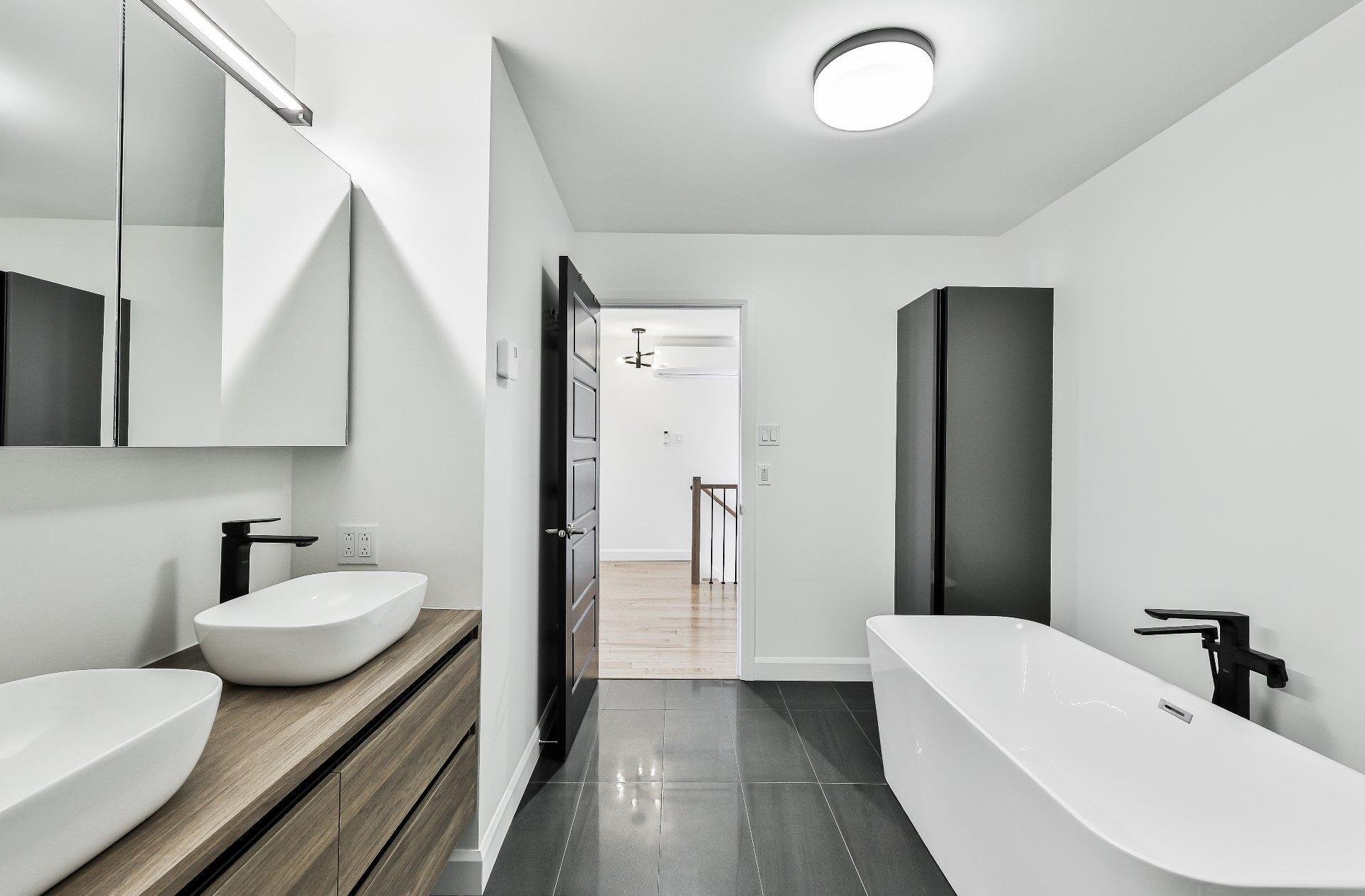 









372


Rue du Tonnelier

,
Saint-Jérôme,




QC
J7Y0R4

