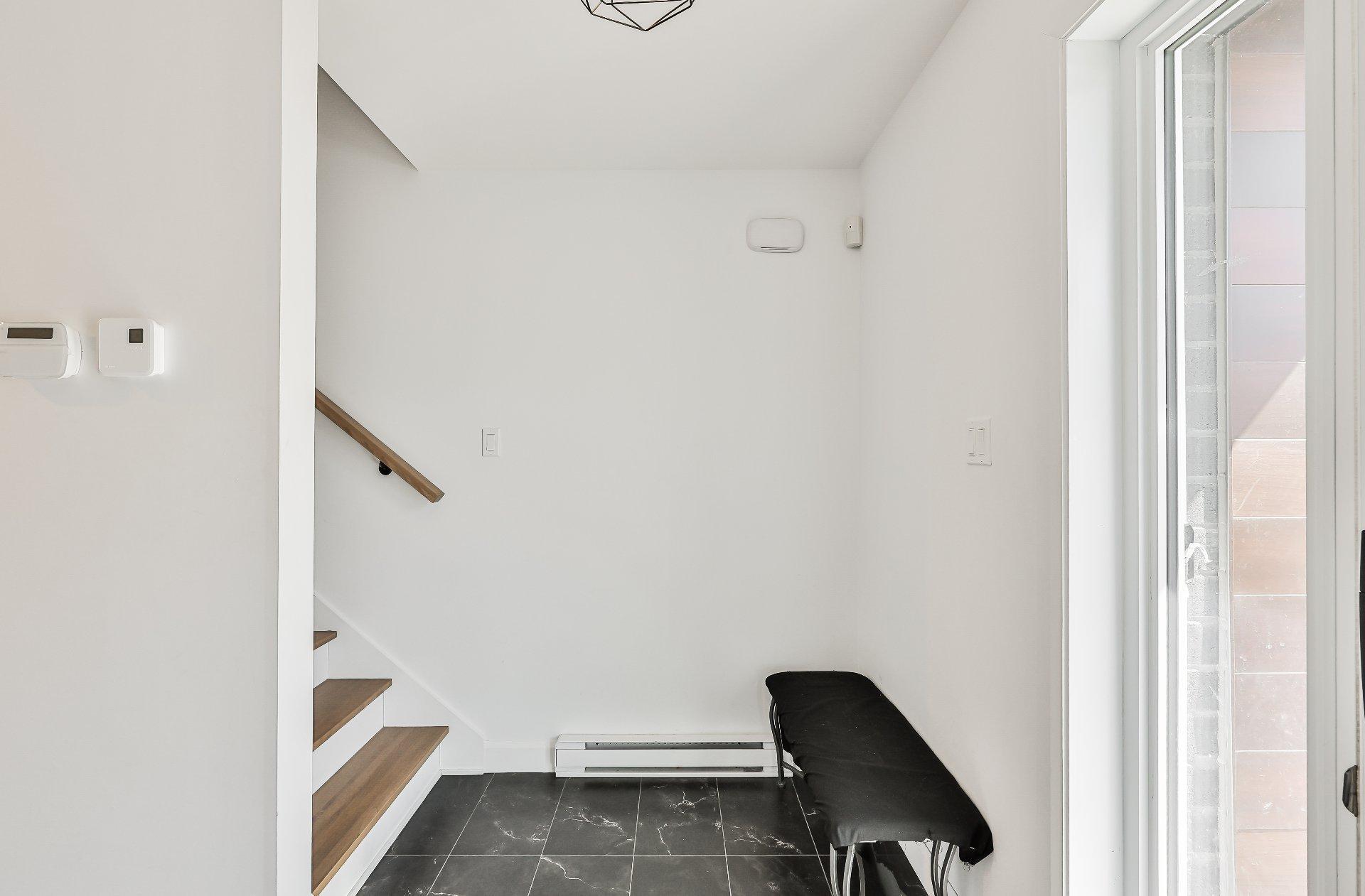 









372


Rue du Tonnelier

,
Saint-Jérôme,




QC
J7Y0R4

