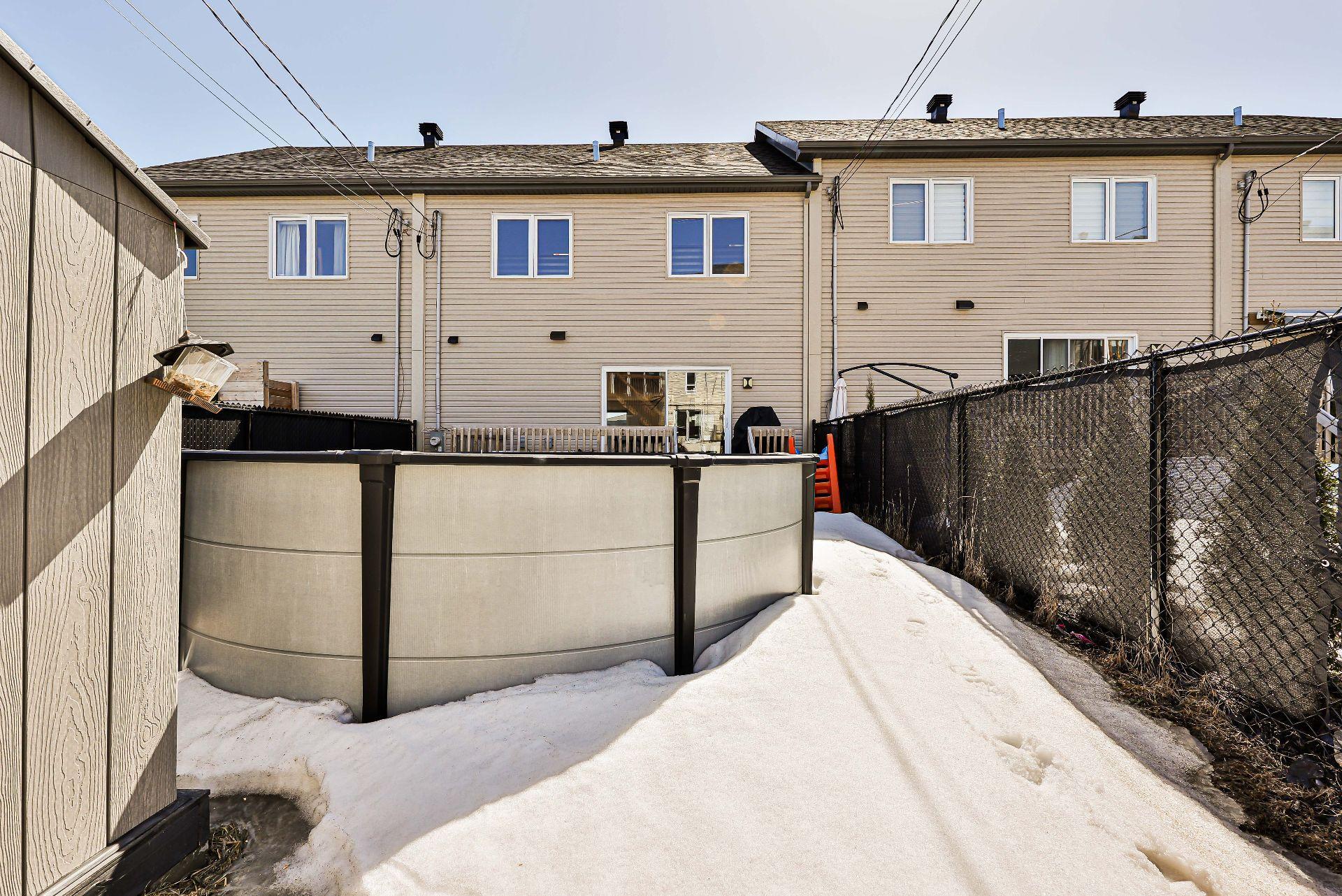 









372


Rue du Tonnelier

,
Saint-Jérôme,




QC
J7Y0R4

