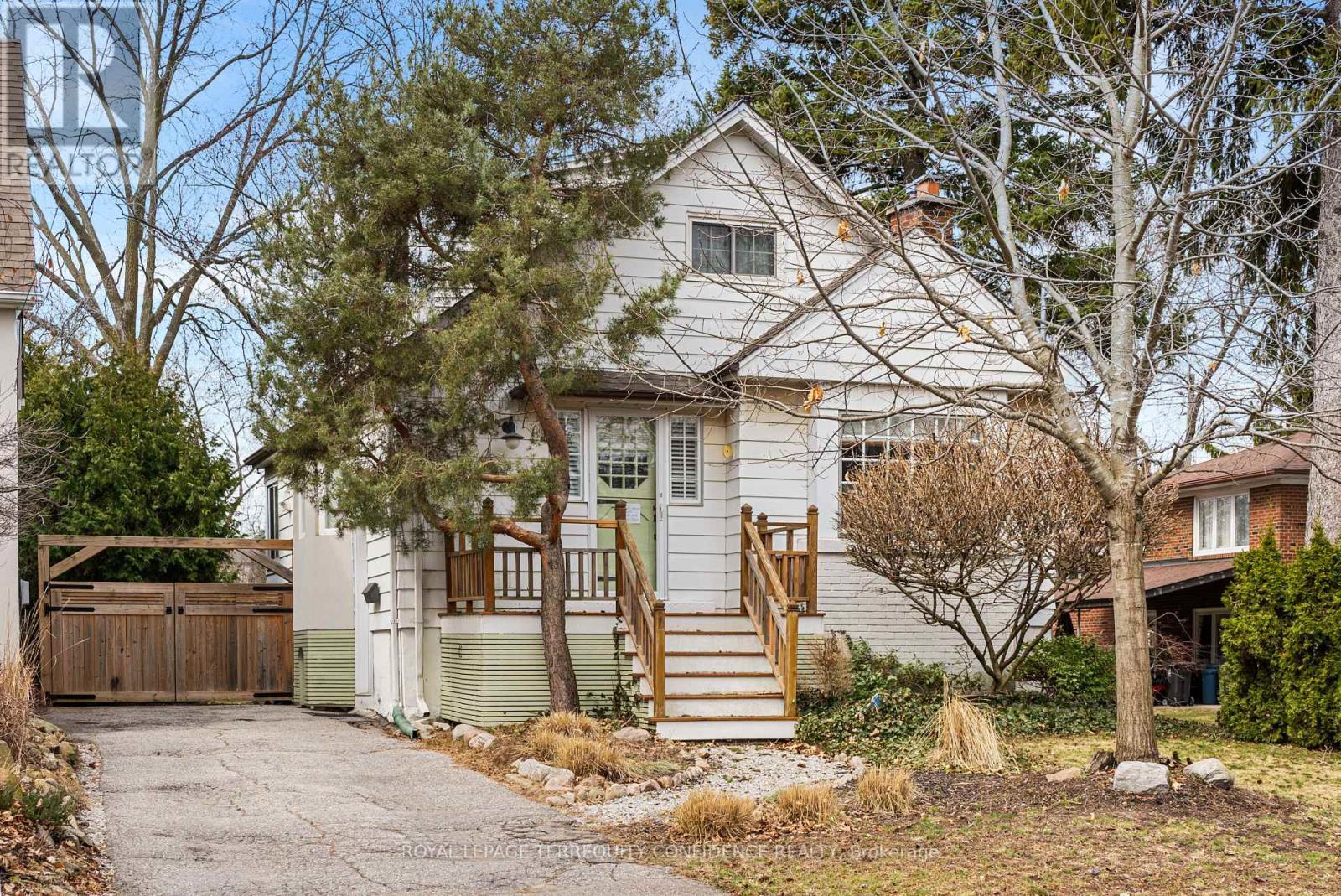 












10 ABBOTSFORD ROAD

,
Toronto,




Ontario
M2N2P7

