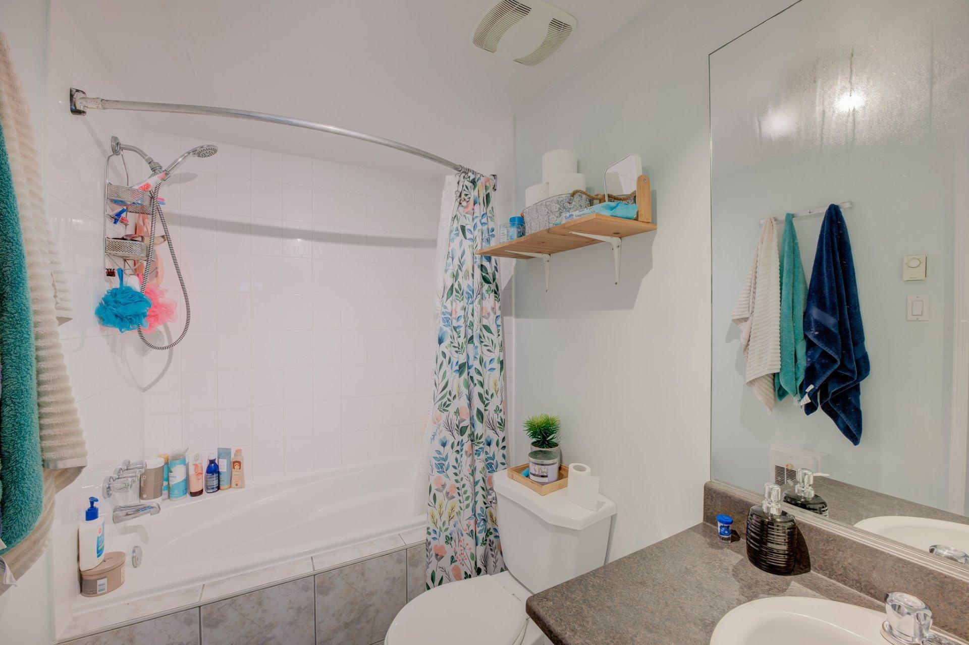 









192


Av. Laurier E.

,
Montréal (Le Plateau-Mont-Royal),




QC
H2T1E9

