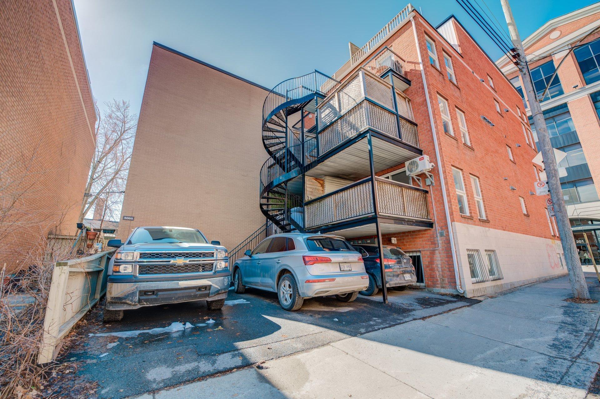 









192


Av. Laurier E.

,
Montréal (Le Plateau-Mont-Royal),




QC
H2T1E9

