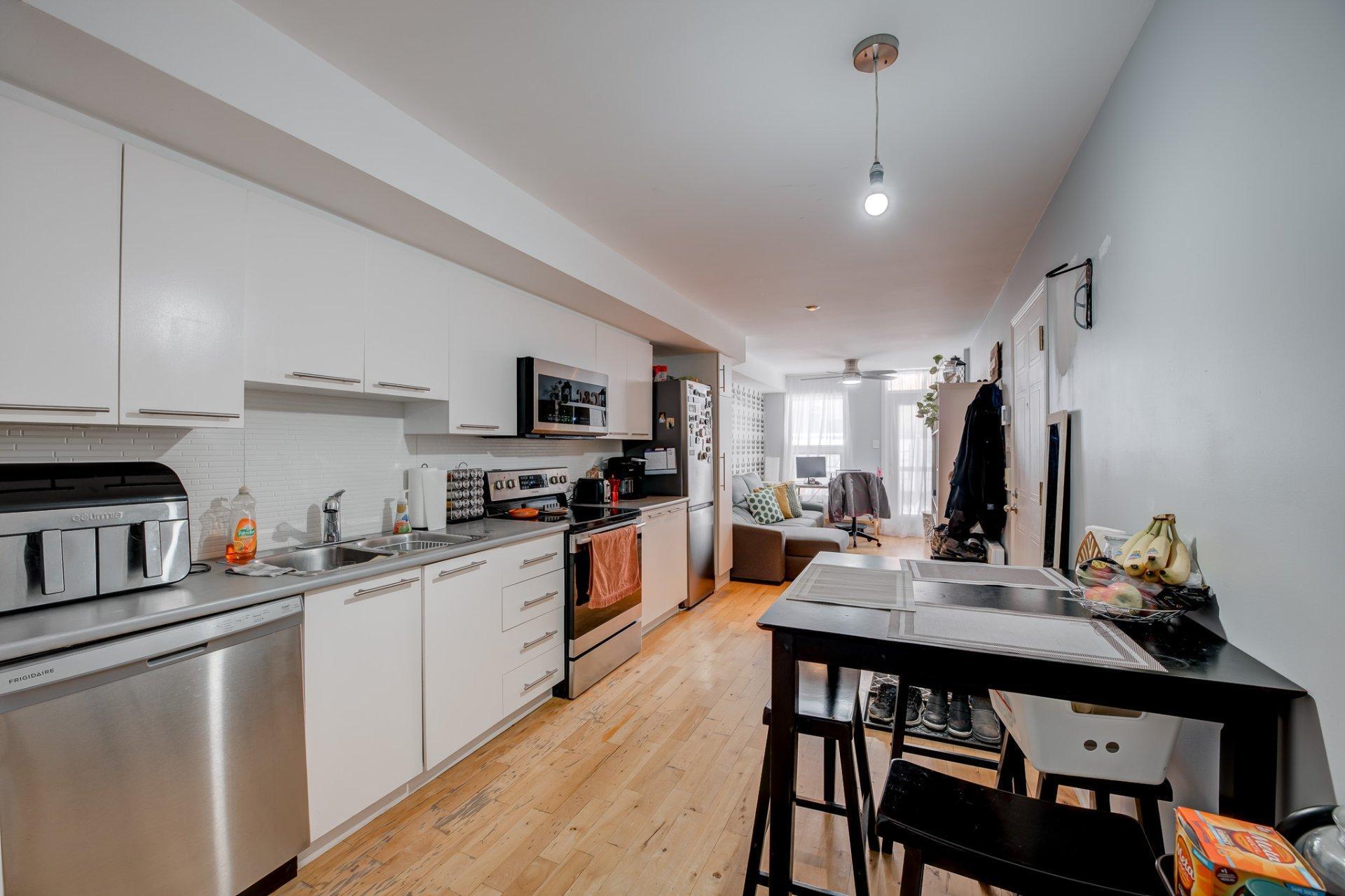 









192


Av. Laurier E.

,
Montréal (Le Plateau-Mont-Royal),




QC
H2T1E9


