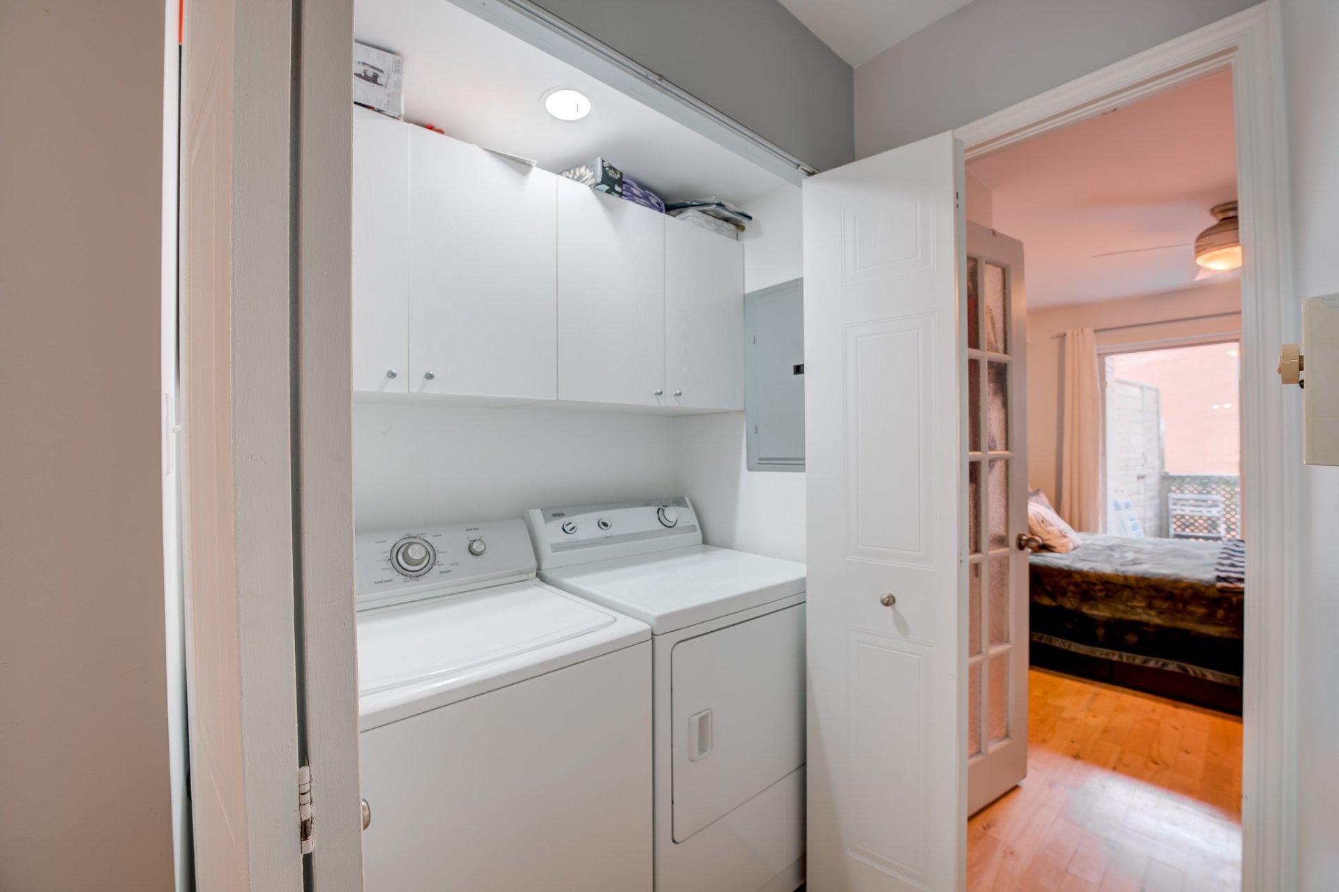 









192


Av. Laurier E.

,
Montréal (Le Plateau-Mont-Royal),




QC
H2T1E9

