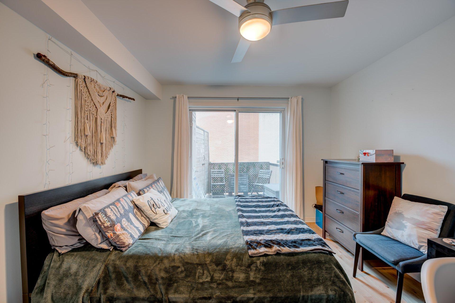 









192


Av. Laurier E.

,
Montréal (Le Plateau-Mont-Royal),




QC
H2T1E9

