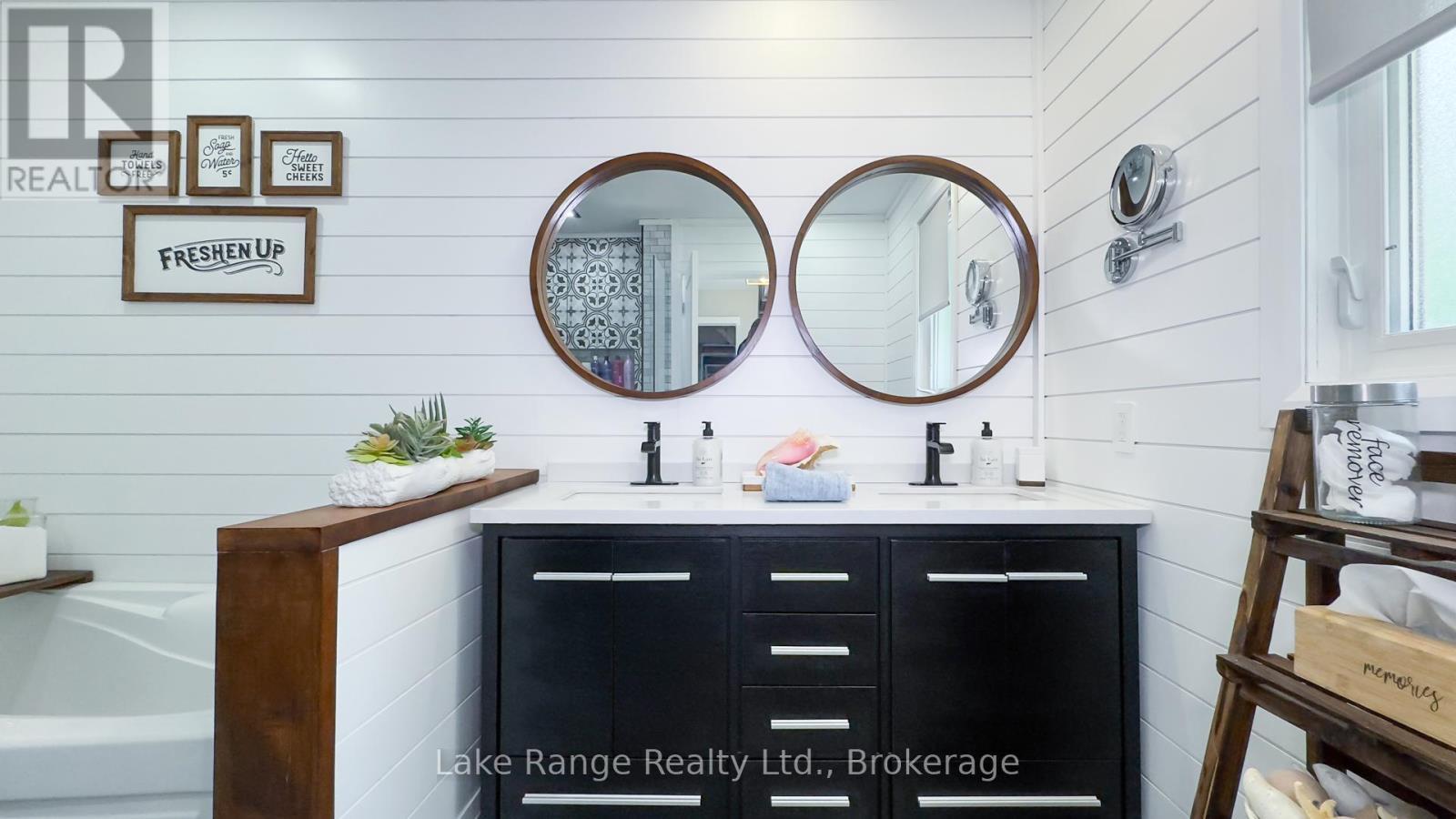 












202 BIRCHWOOD AVENUE

,
Kincardine,




Ontario
N0G2T0

