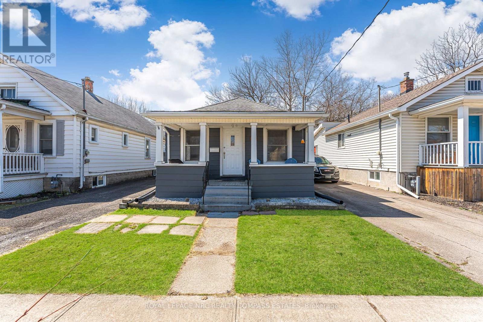 












22 TRAPNELL STREET

,
St. Catharines (E. Chester),




Ontario
L2R1A9

