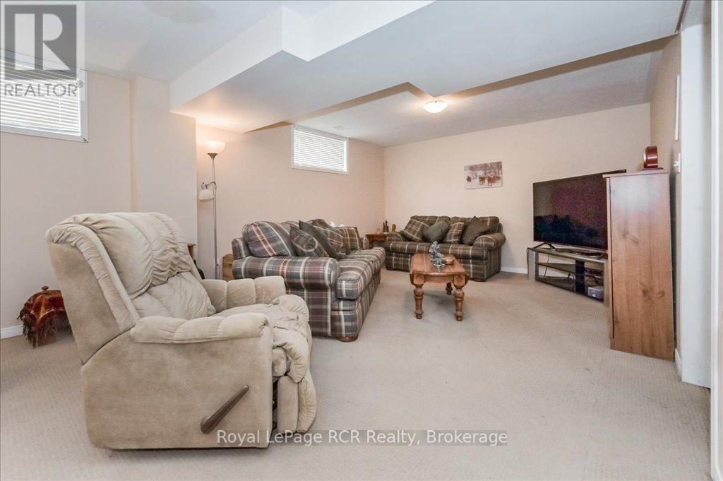 












675 ALBERT STREET

,
Wellington North (Mount Forest),




Ontario
N0G2L2

