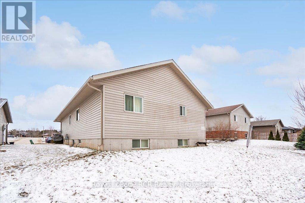 












675 ALBERT STREET

,
Wellington North (Mount Forest),




Ontario
N0G2L2

